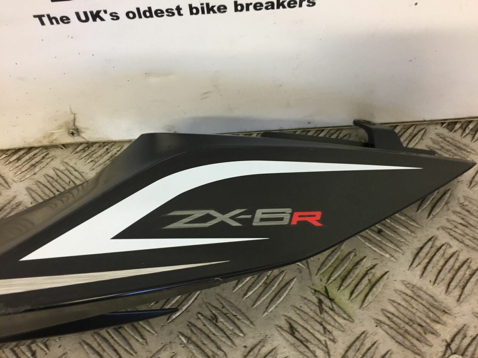 KAWASAKI ZX636 ZX 636 LEFT SEAT PANEL   YEAR 2013-2016