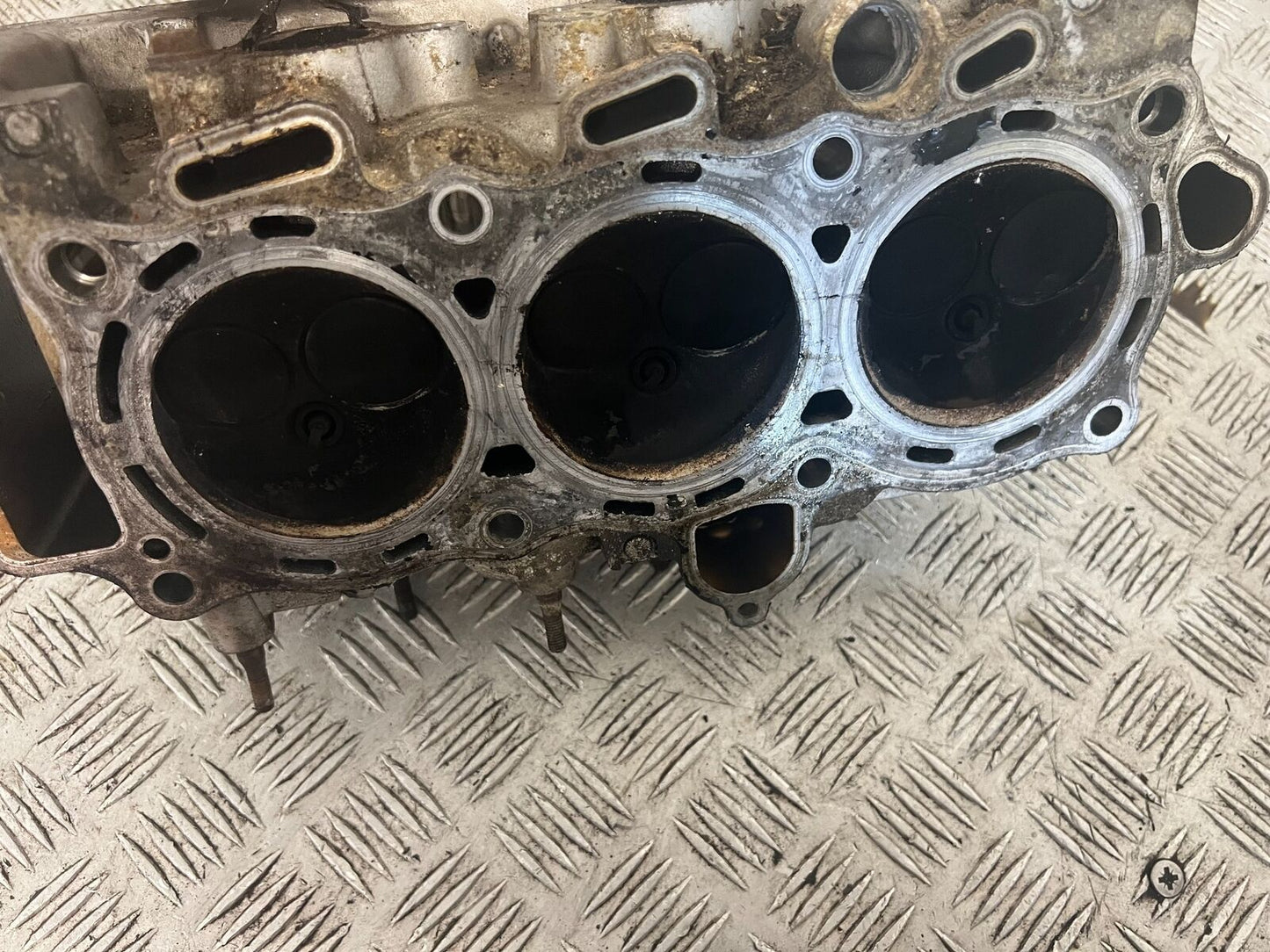 HONDA GL1800 GL 1800 LEFT CYLINDER HEAD AND CAM  YEAR 2004 ABS (STOCK 890)