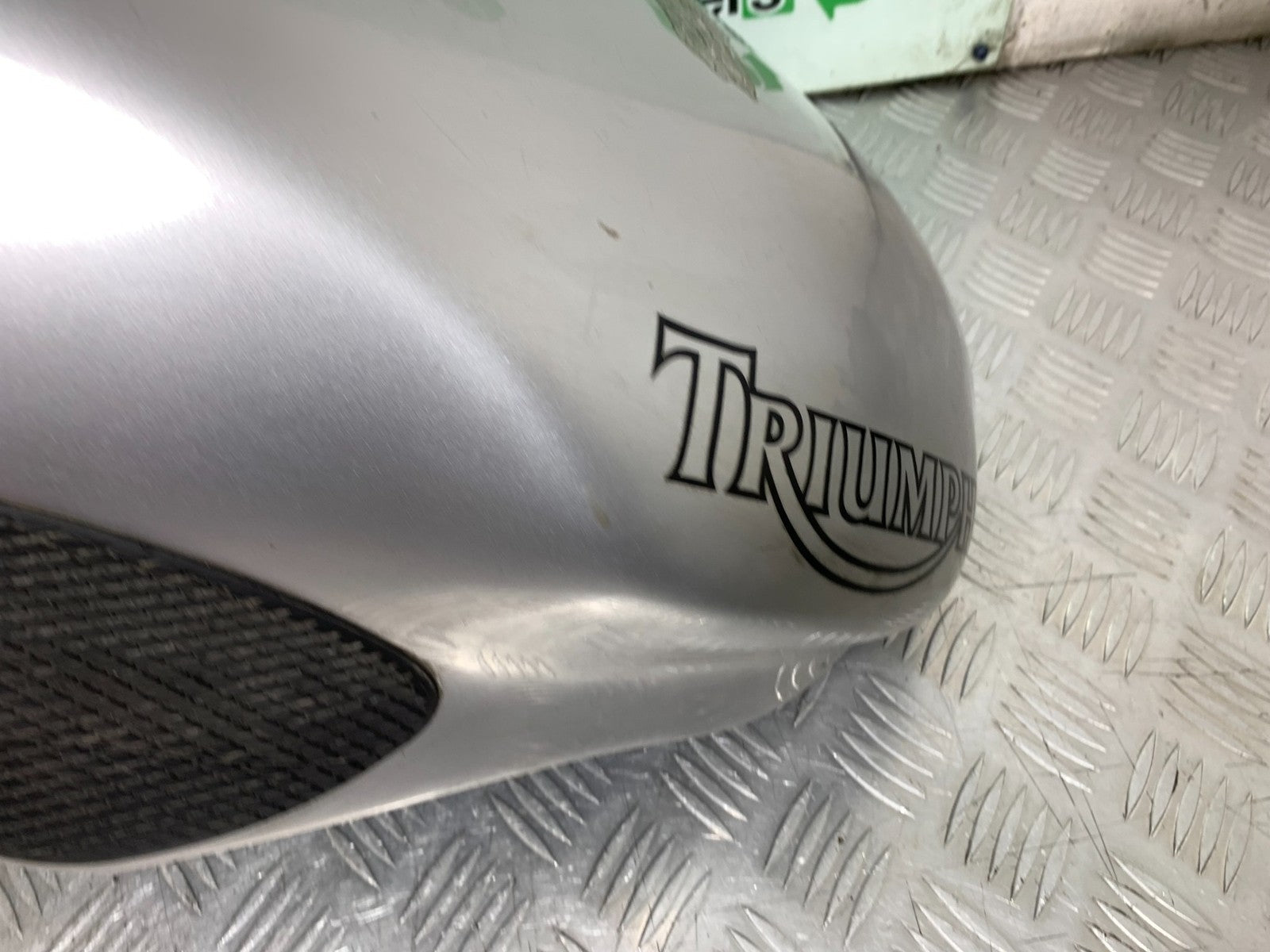 TRIUMPH 955i DAYTONA PETROL TANK  YEAR 2002-2006 (CMB1229)