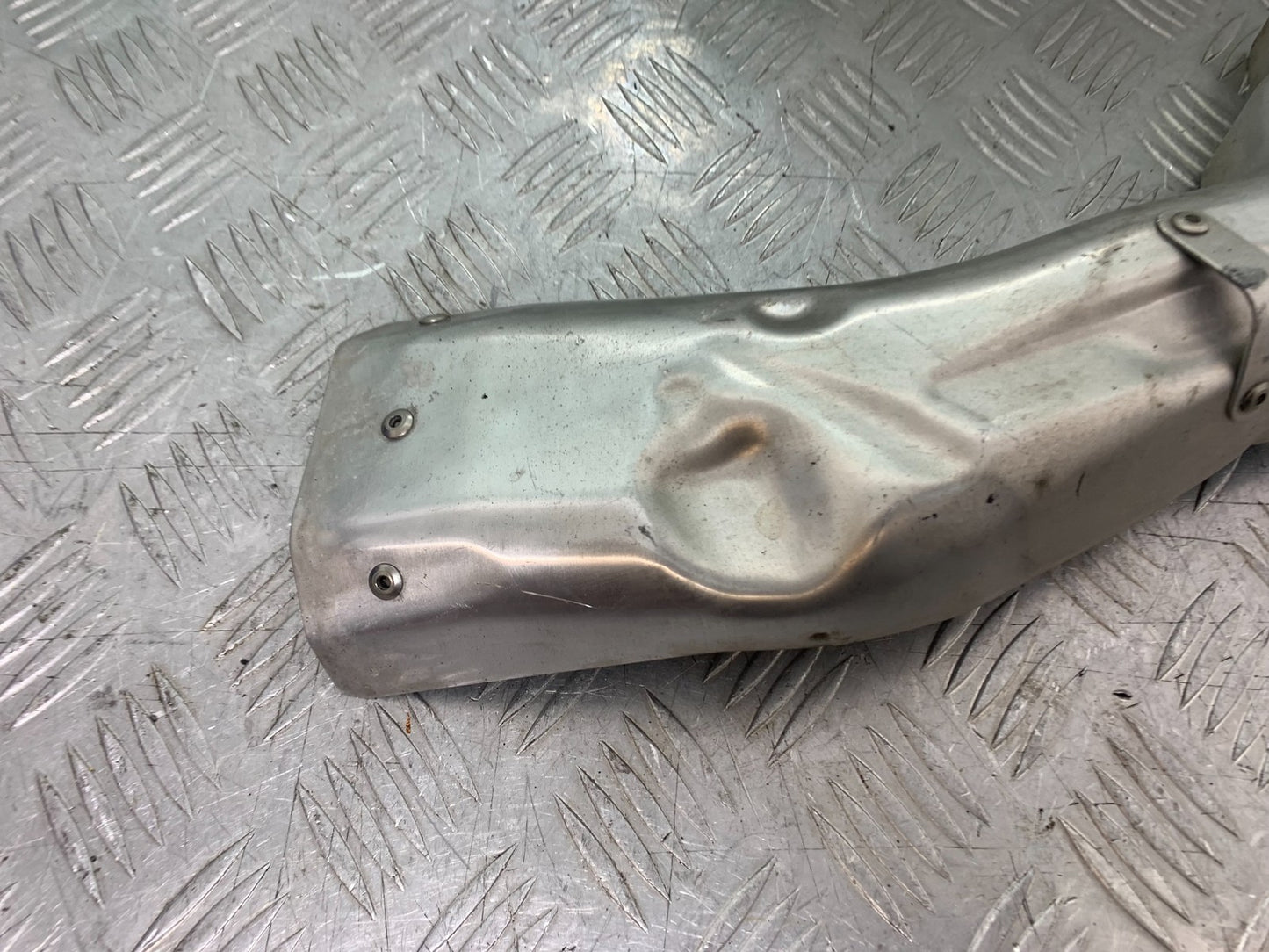 HONDA CBR1000 rr FIREBLADE EXHAUST SHIELD YEAR 2006 (CMB1220)