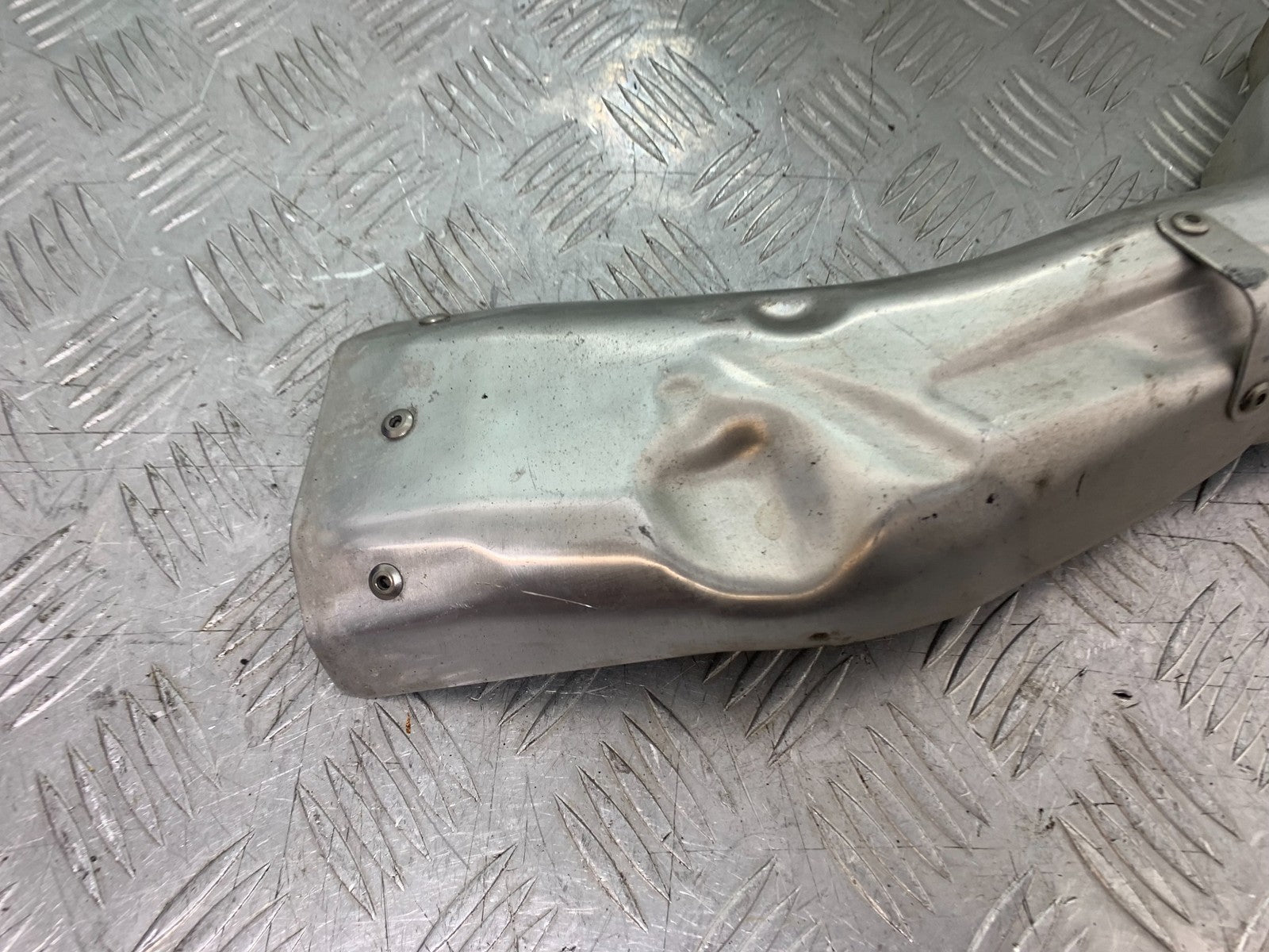 HONDA CBR1000 rr FIREBLADE EXHAUST SHIELD YEAR 2006 (CMB1220)