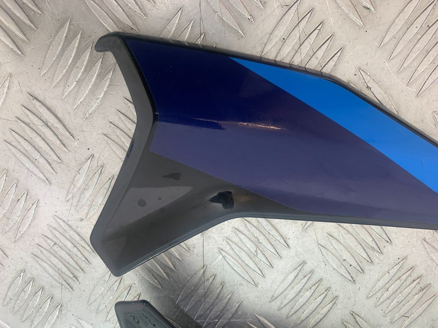 BMW M1000 R TAIL PIECE LEFT AND RIGHT YEAR 2023-2024 (CMB1140)