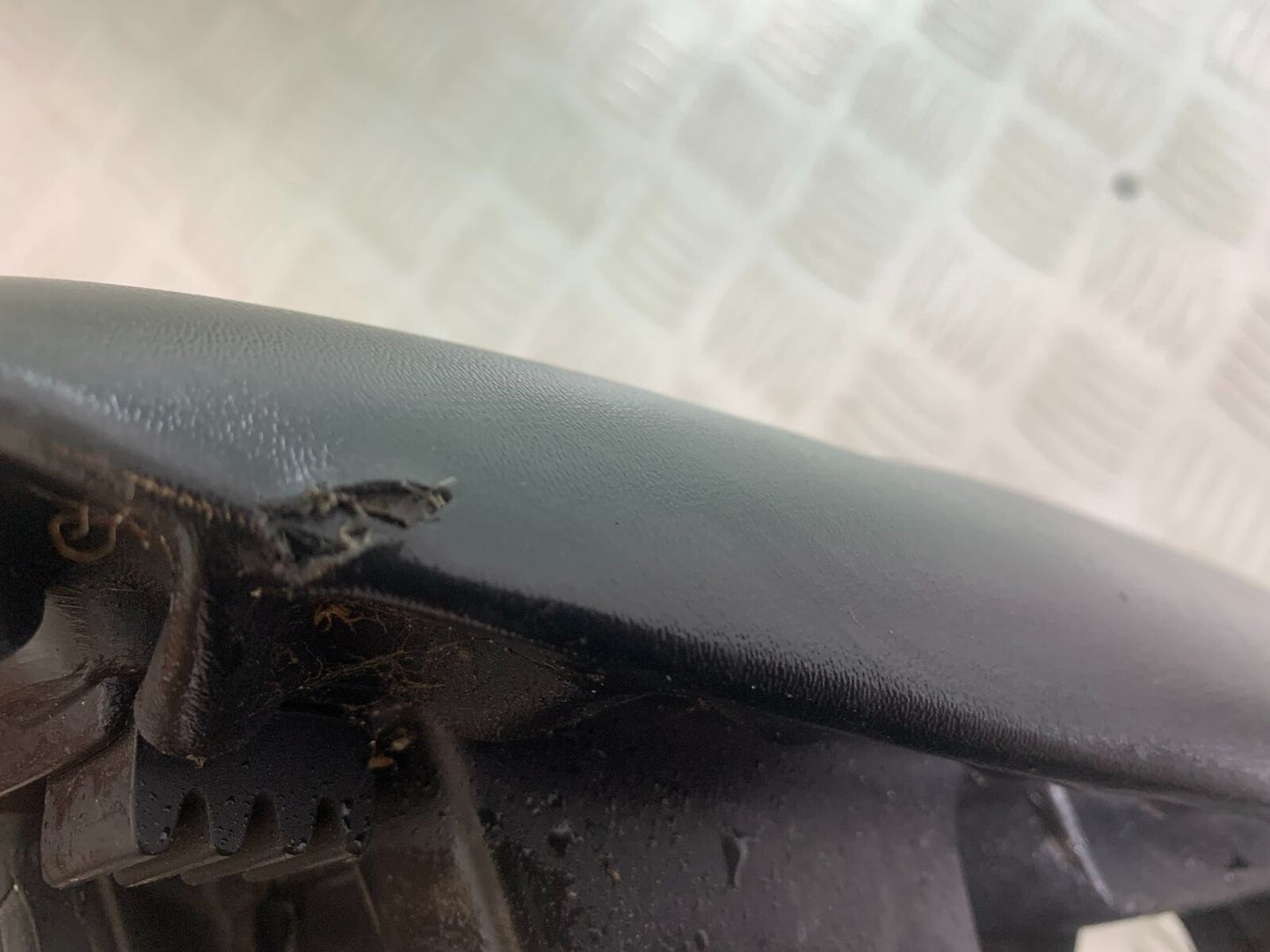 HONDA CBR125 CBR 125 REAR SEAT  YEAR 2004-06  (CMB1040)