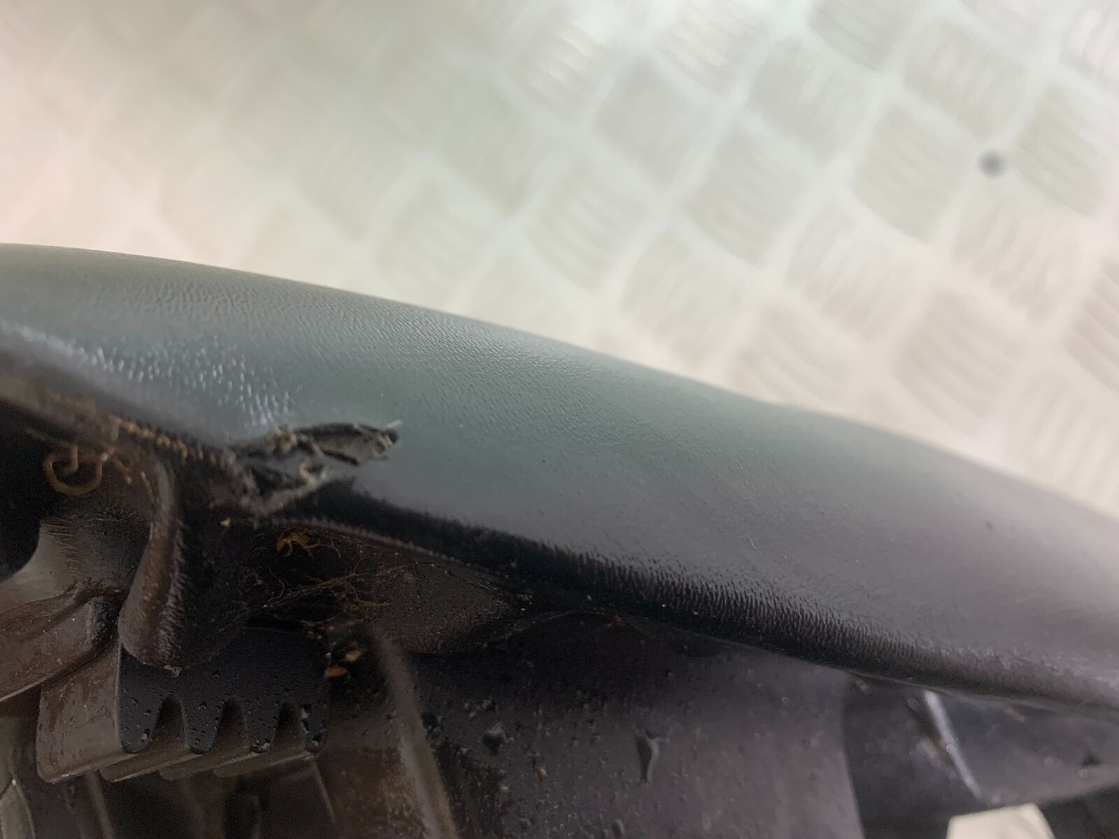 HONDA CBR125 CBR 125 REAR SEAT  YEAR 2004-06  (CMB1040)
