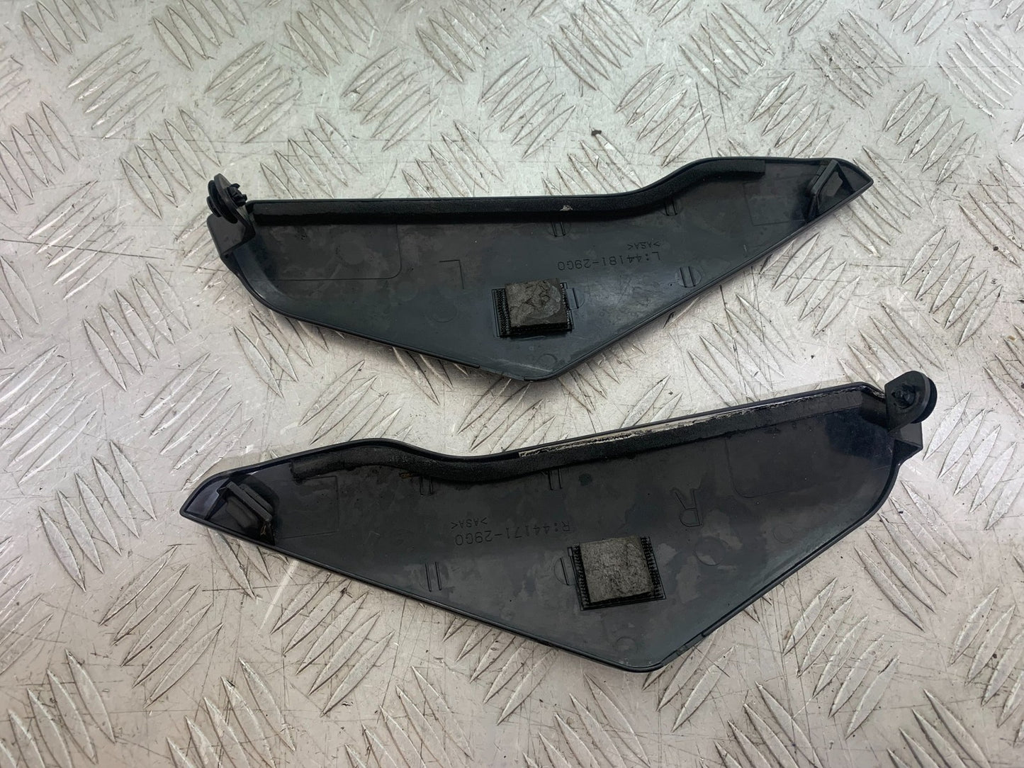 SUZUKI GSXR750 GSXR 750 K4 K5 LEFT AND RIGHT SIDE INFILLS   2004-2005 (CMB1319)