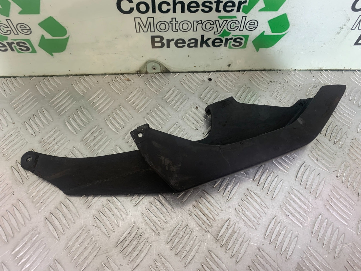 KAWASAKI ZZR1100 D CHAIN GUARD   YEAR 1993-2001 (CMB1164)
