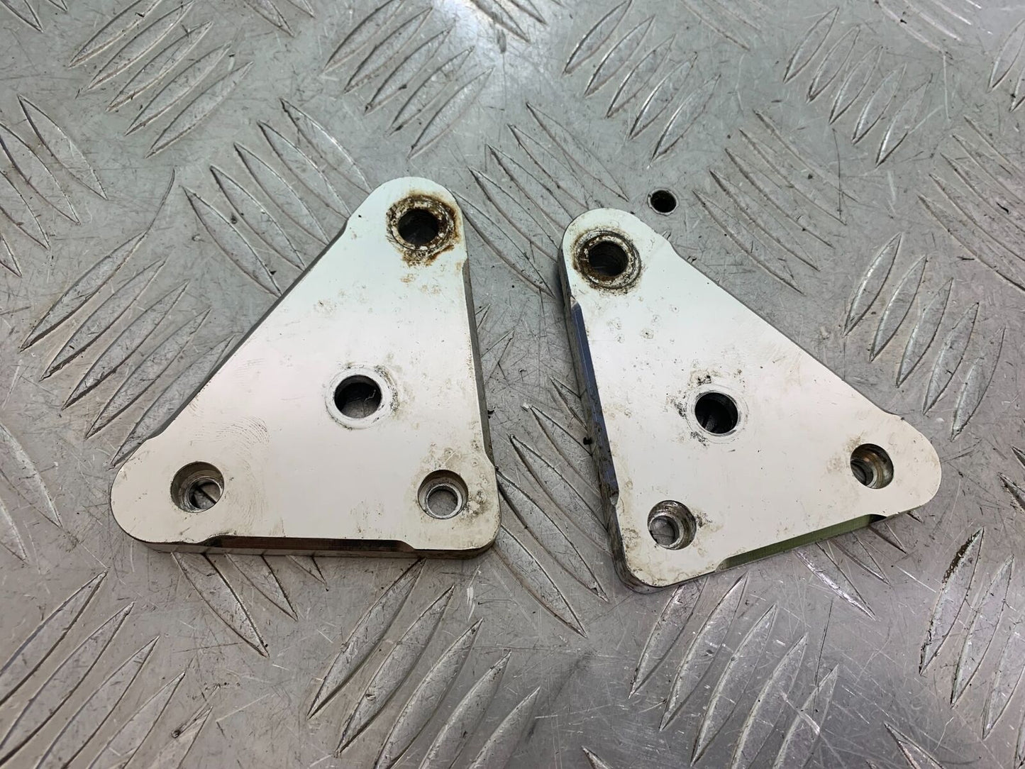 MUTT GT-SS 125 HEADLIGHT BRACKETS  YEAR 2020- 2024 (CMB1085)