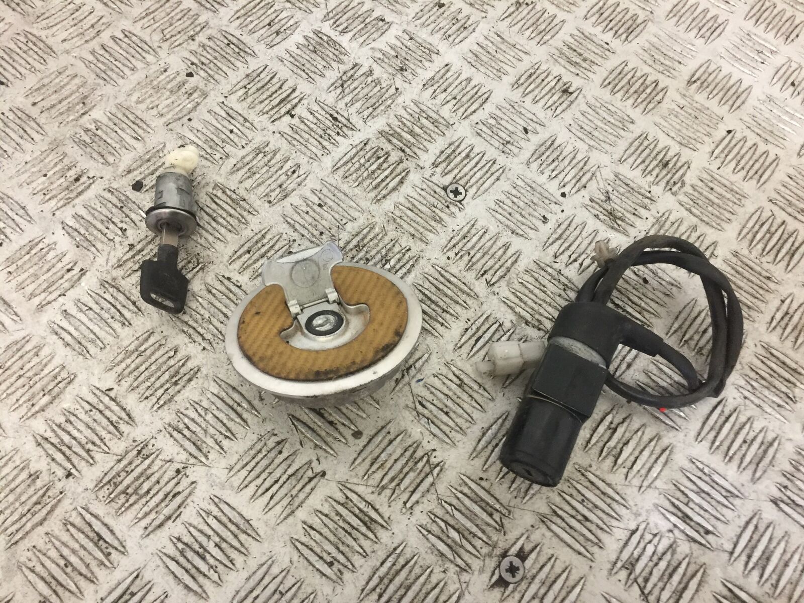 HONDA CBR125 CBR 125 LOCKS AND KEY  YEAR 2011-2017 (STOCK 732)
