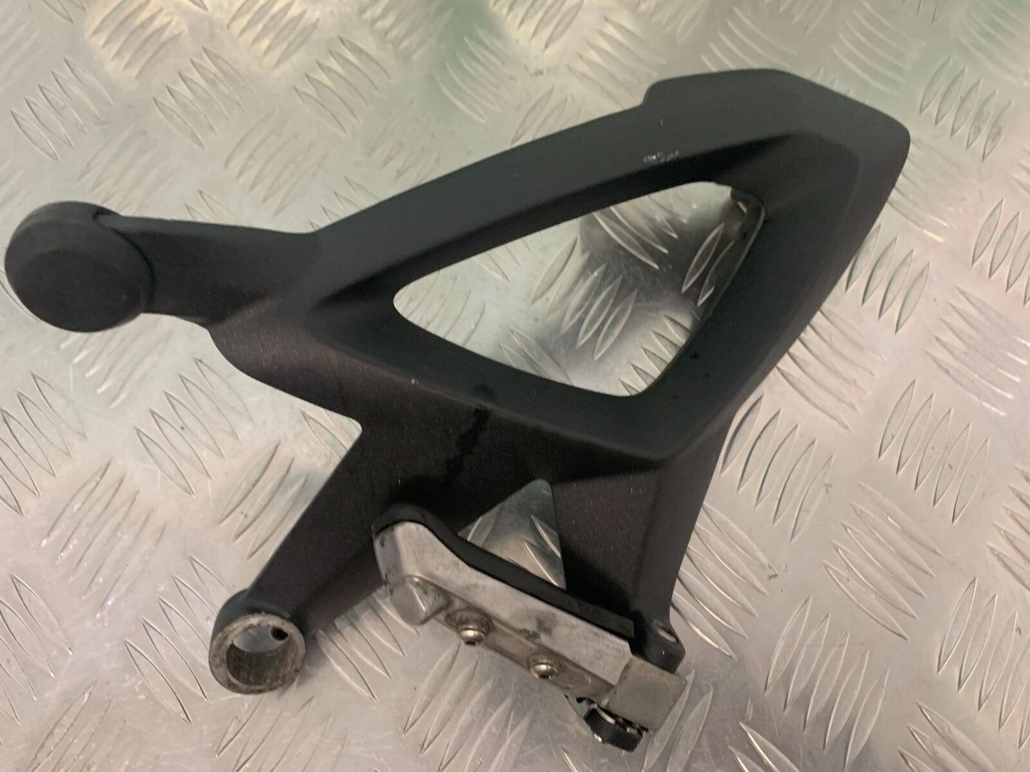 TRIUMPH 1050 SPRINT GT RIGHT REAR HANGER YEAR 2010-2014 (STOCK 979)