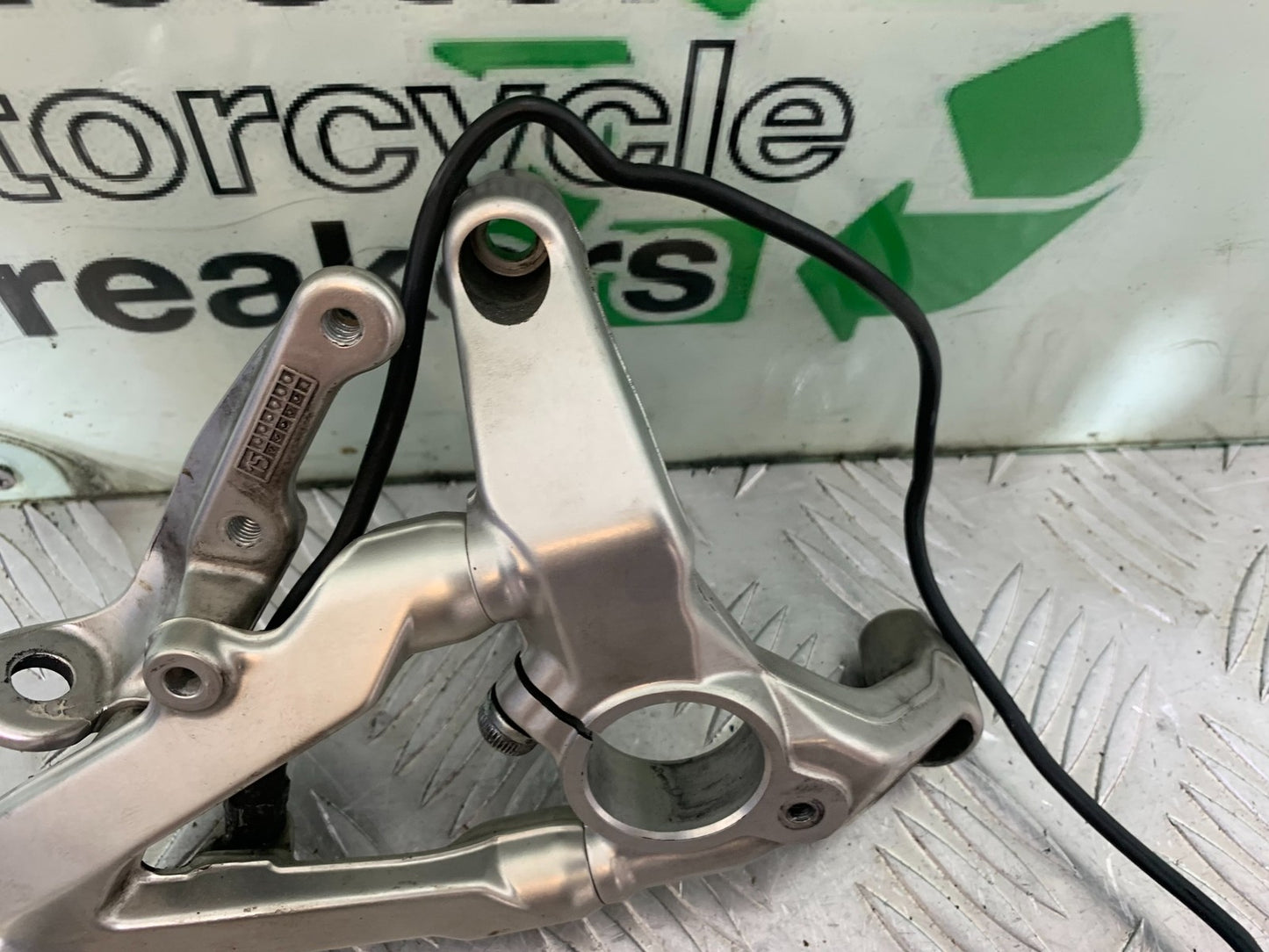 DUCATI 1299 PANIGALE FRONT RIGHT HANGER AND PEG  YEAR 2016 (CMB 1187)