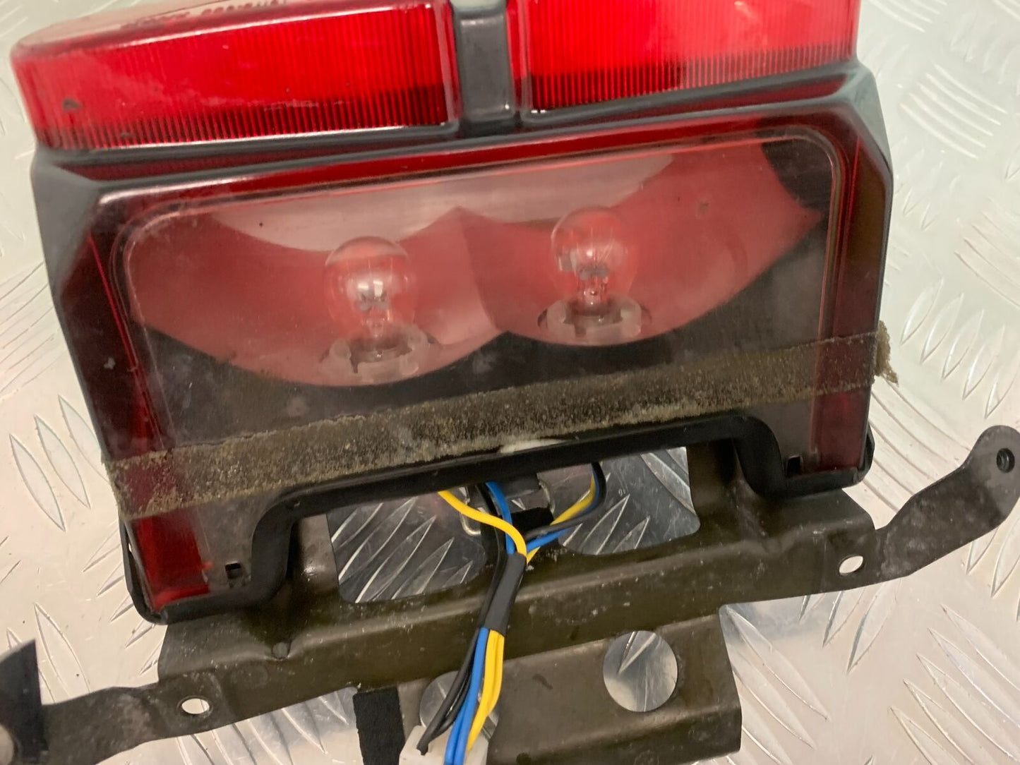 YAMAHA FZS600 FAZER 600 REAR LIGHT  YEAR 1998-2001 (STOCK 958)