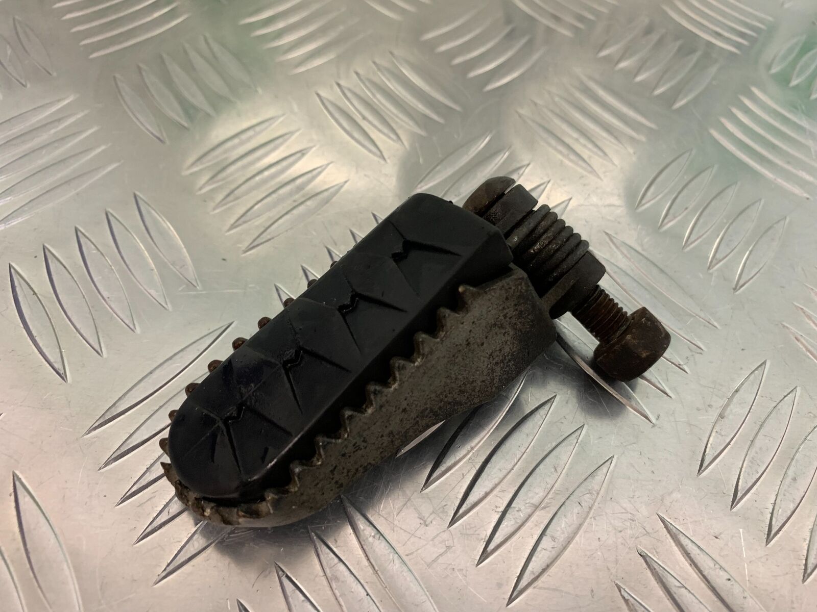 RIEJU 125 MARATHON SM PRO FRONT LEFT FOOTPEG  YEAR 2015(STOCK 938)