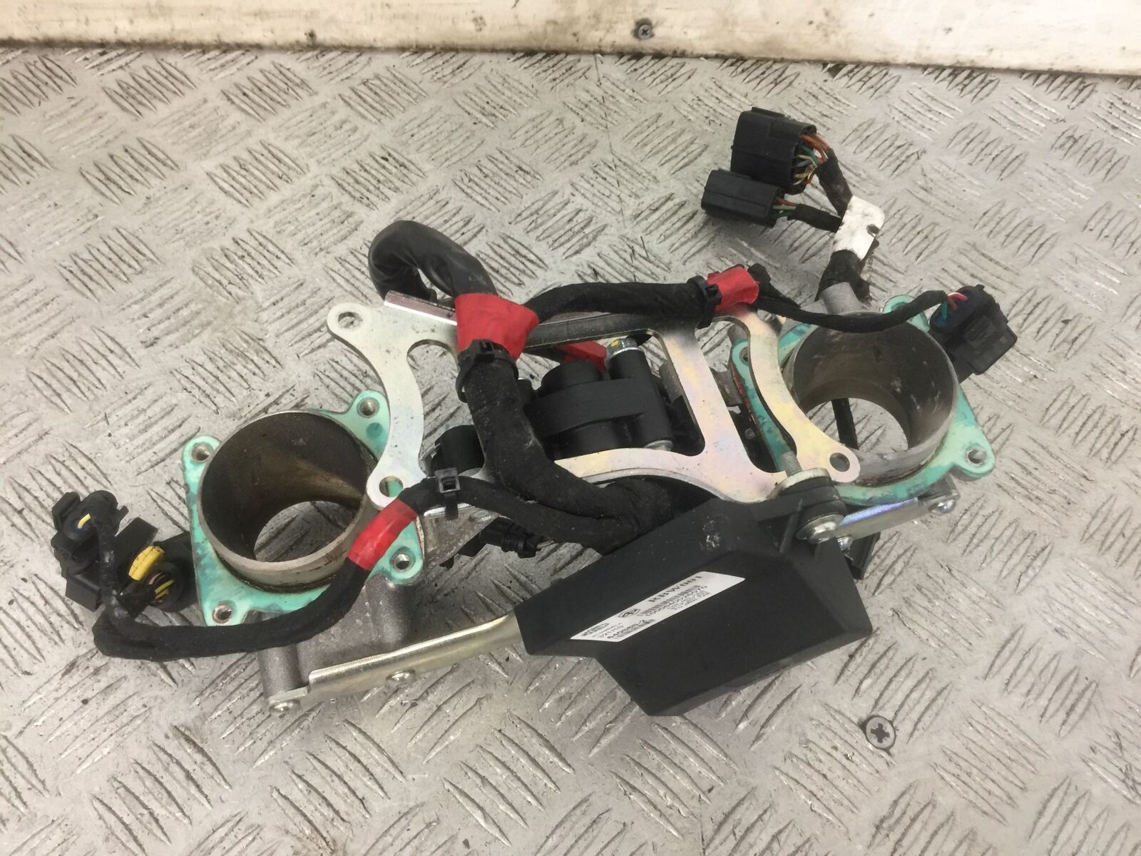 APRILIA DORSODURO 750 FACTORY THROTTLE BODIES   YEAR 2011 (STOCK 908)