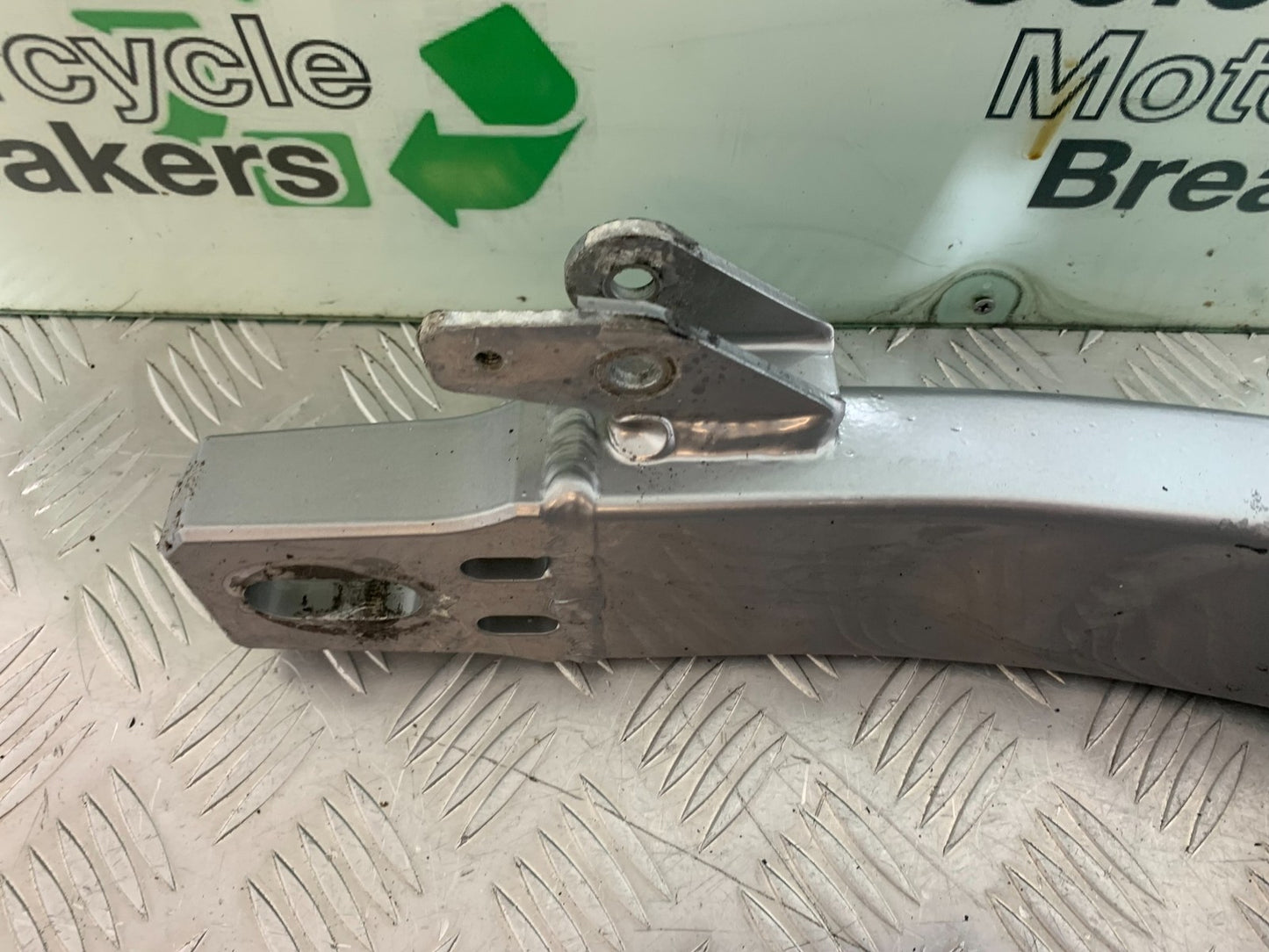 YAMAHA XJR1300 XJR 1300 SWINGARM   YEAR 1999-2003 (CMB1119)