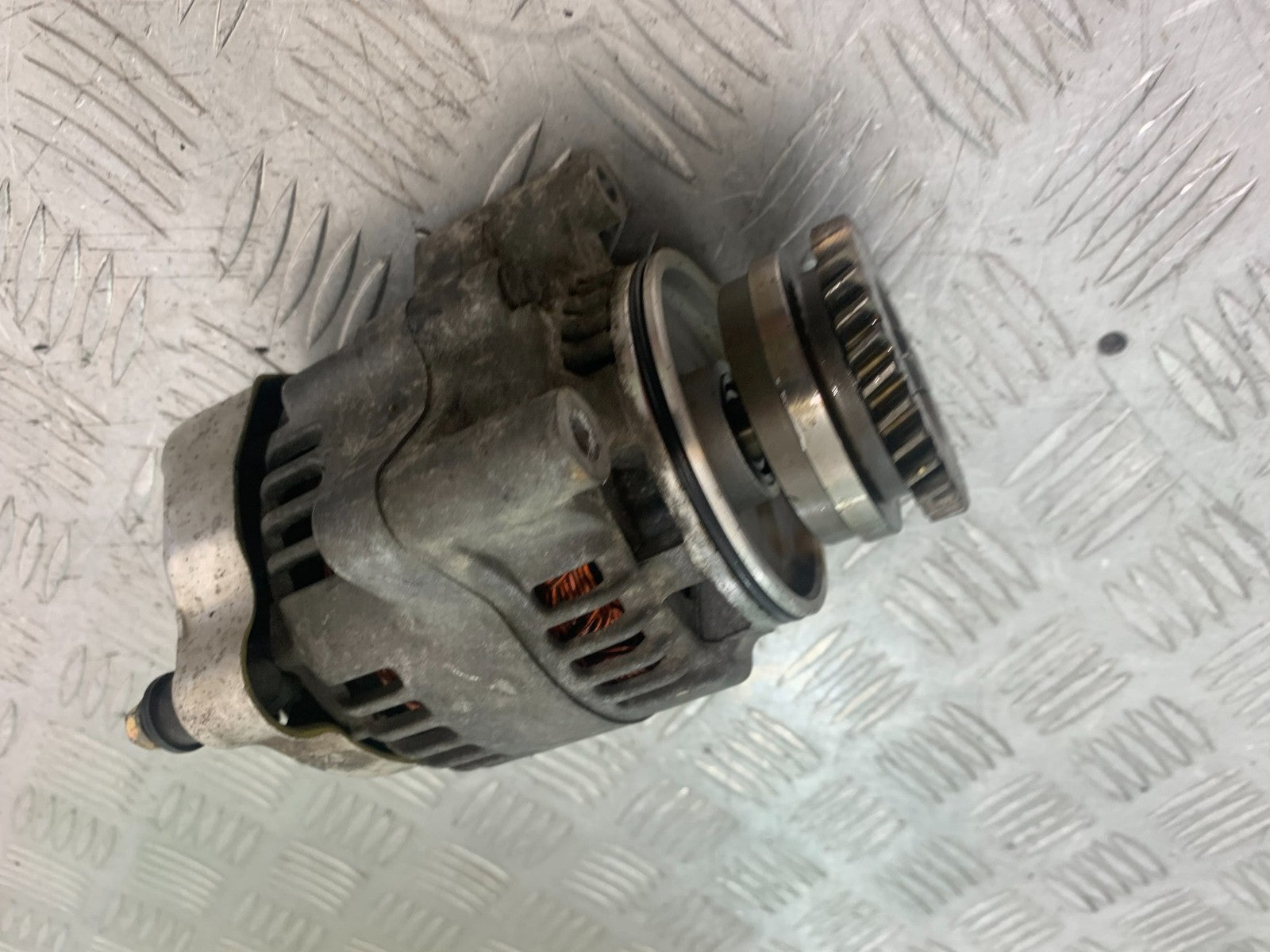 SUZUKI GSX750 INAZUMA ALTERNATOR   YEAR 1998-2003 (CMB1308)