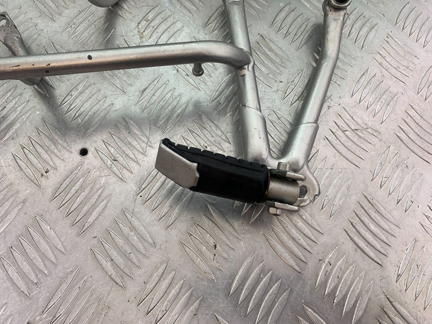 HONDA VFR400 VFR 400 NC21 REAR HANGERS AND PEGS  YEAR 1986-87 (CMB1043)