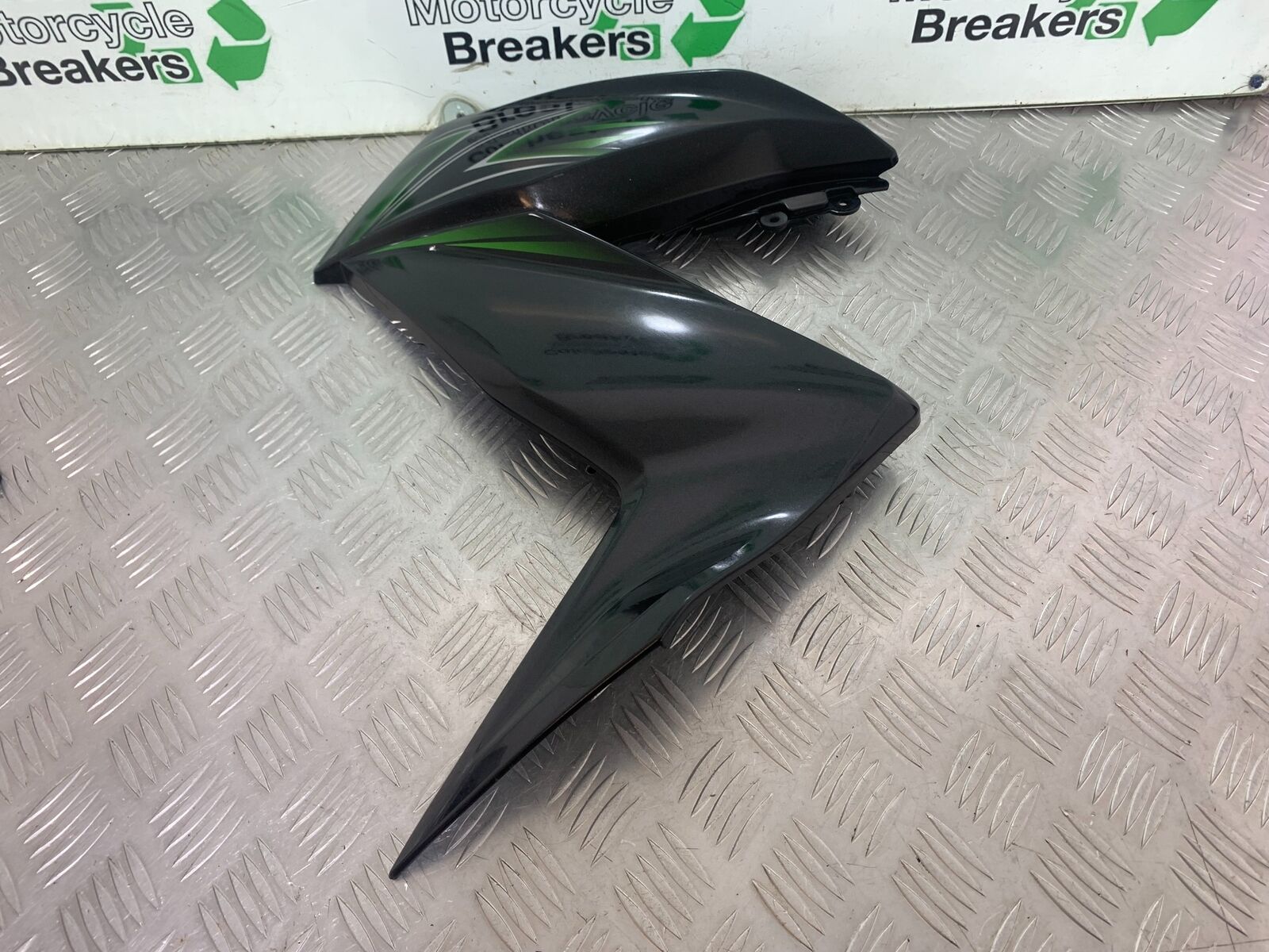 KAWASAKI Z300 ER300 LEFT FAIRING PANEL YEAR 2016-2018  (CMB1056)