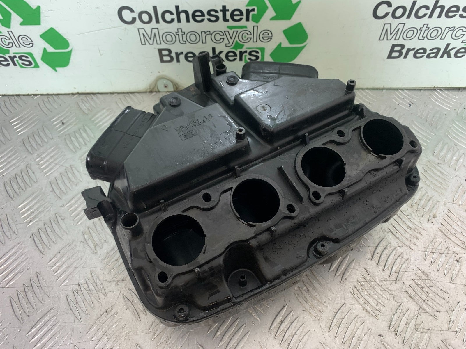 HONDA CBR1100 BLACKBIRD AIRBOX  YEAR 1999-2005 (CMB1232)