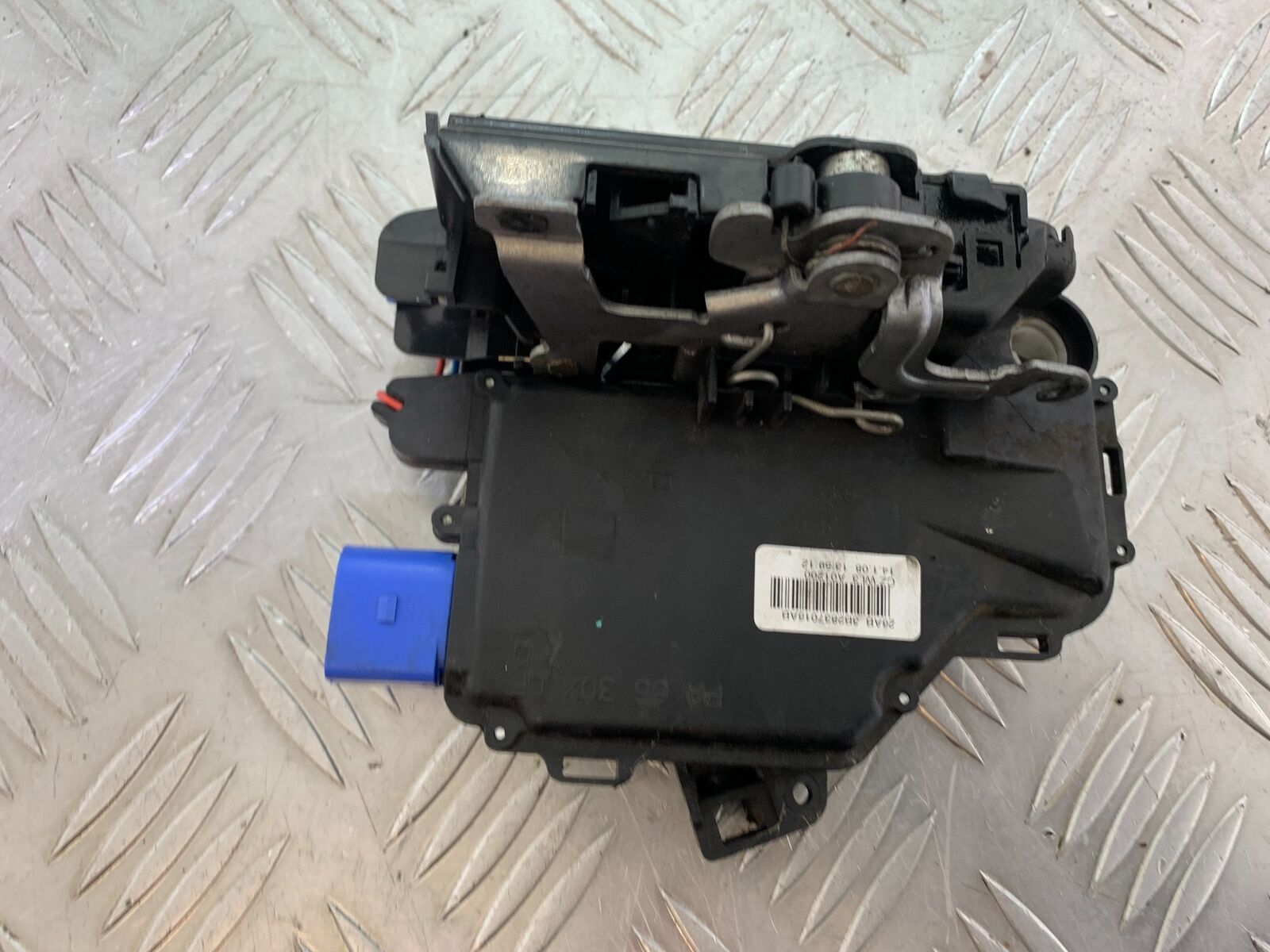 PIAGGIO X EVO 400 TRUNK RELEASE MECHANISM  YEAR 2007-2011 (CMB1069)