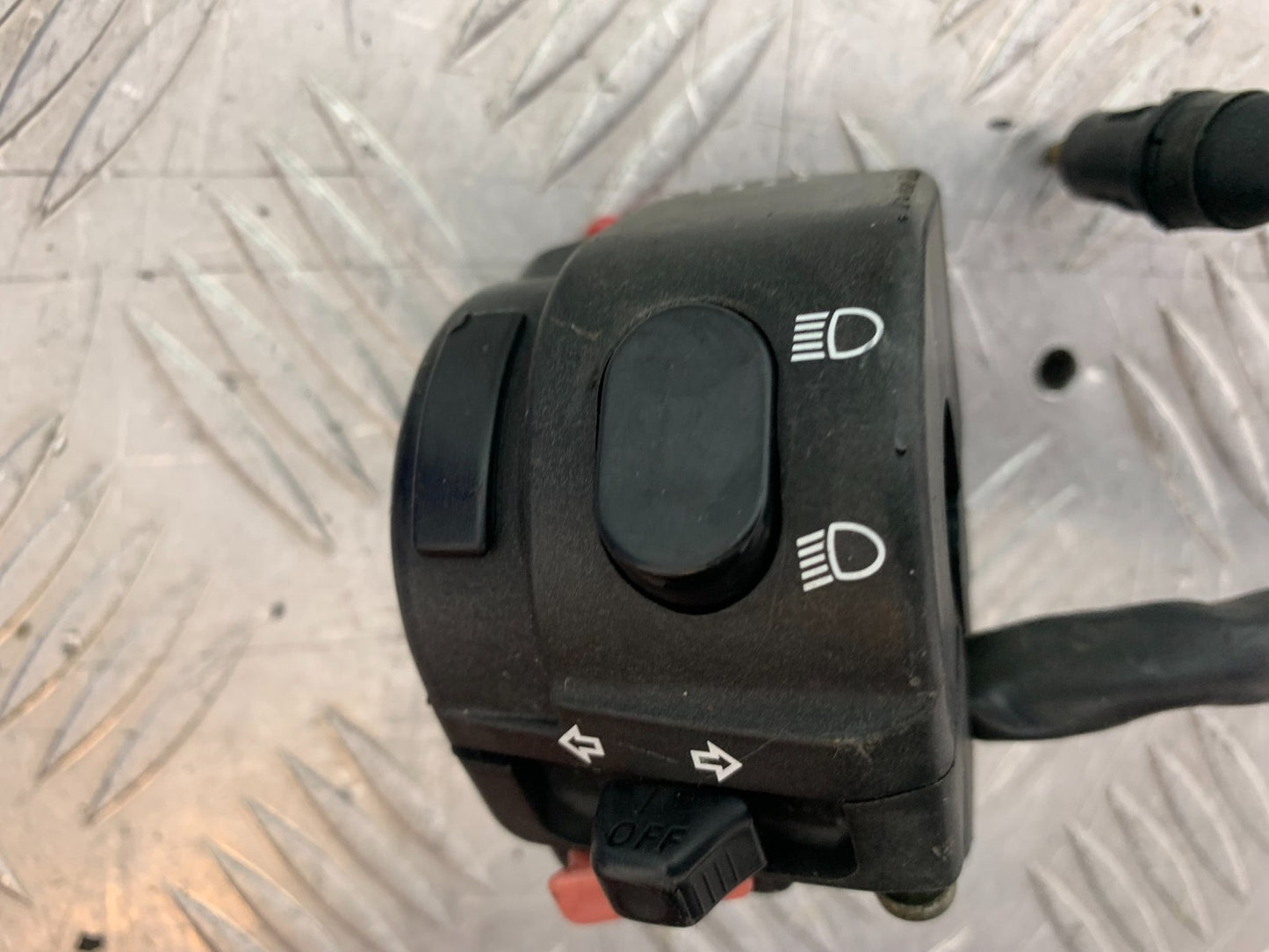 TRIUMPH 955i SPRINT ST LEFT SWITCH GEAR YEAR 1999-04 (CMB1230)