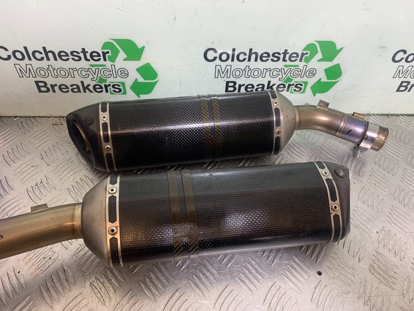 YAMAHA YZF R1 14 B BIG BANG AKRAPOVIC CARBON CANS   2009-14 (CMB1175)