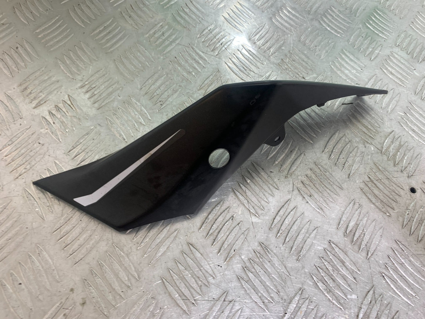 KAWASAKI Z125 Z 125 RIGHT SEAT PANEL  YEAR  2018-2023 (CMB1167)