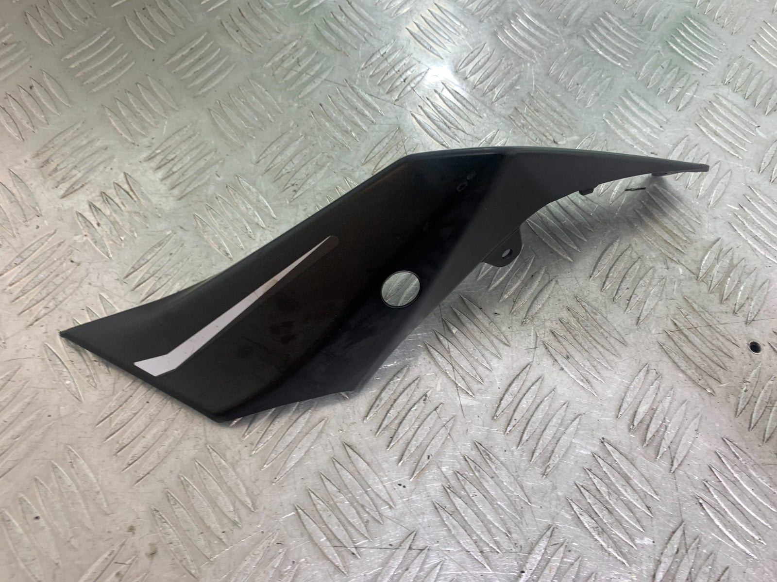 KAWASAKI Z125 Z 125 RIGHT SEAT PANEL  YEAR  2018-2023 (CMB1167)