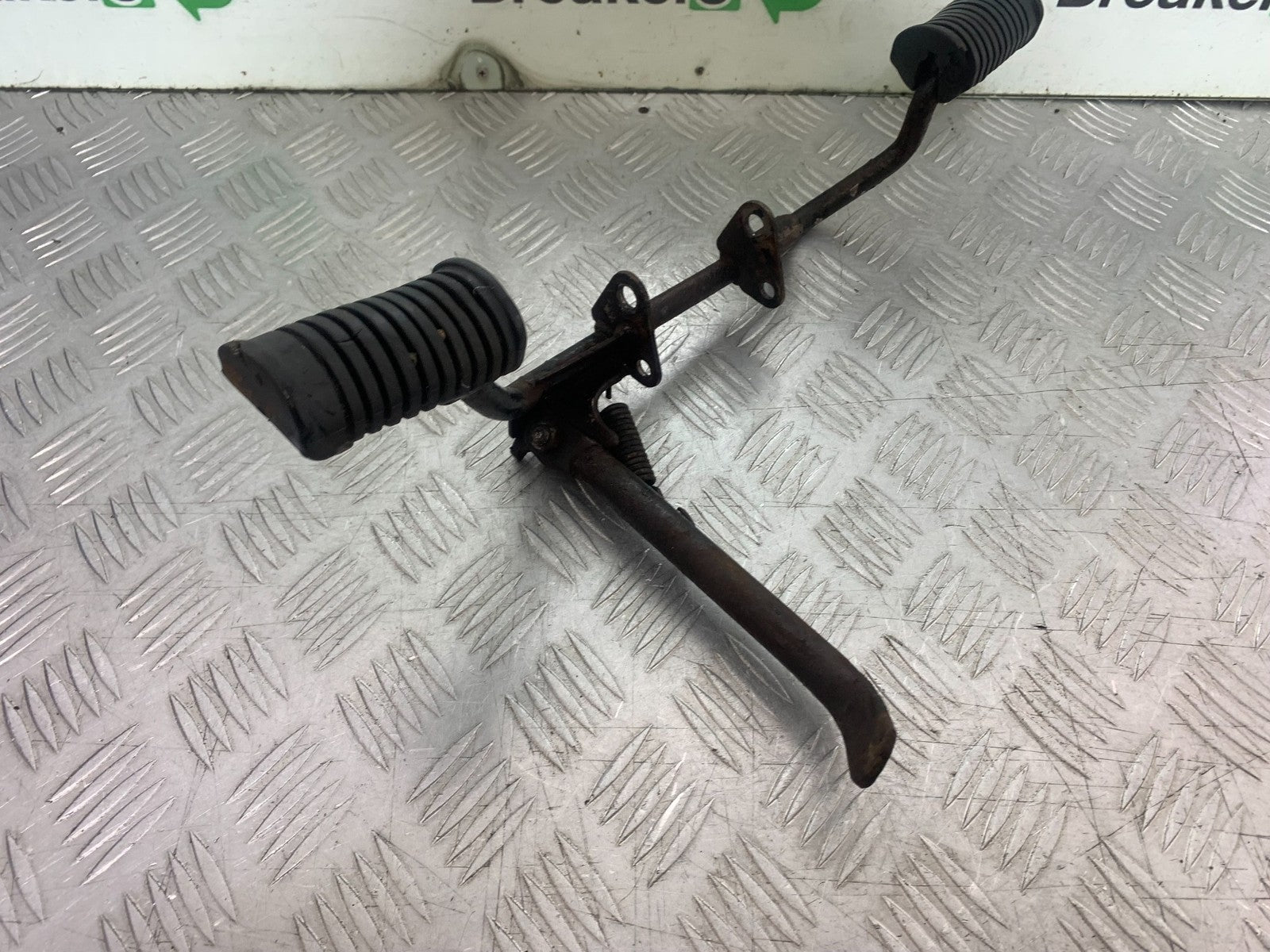 SUZUKI GP100 GP 100 FOOTPEG BAR   YEAR 1978-1988 (CMB1259)