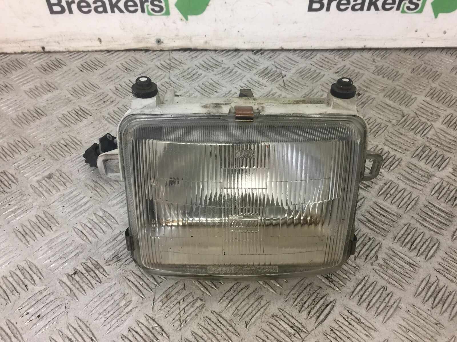 YAMAHA FJ1200 FJ 1200 HEADLIGHT  YEAR 1988 (STOCK 653)