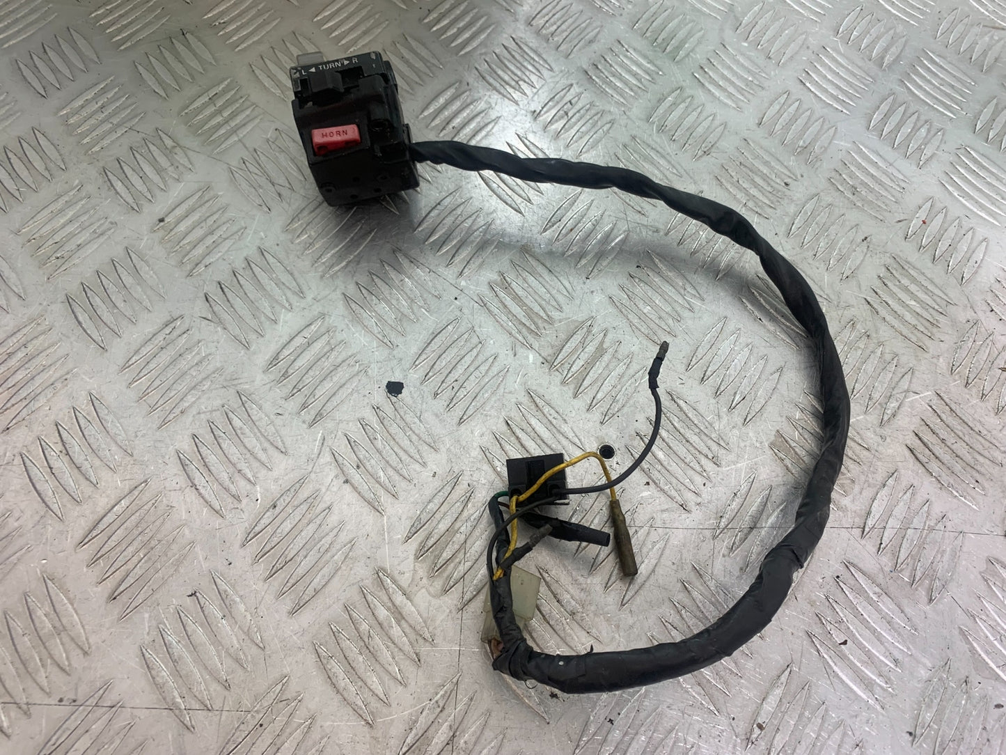 YAMAHA XV535 XV 535 VIRAGO LEFT SWITCH GEAR   YEAR 1994-02 (CMB1162)