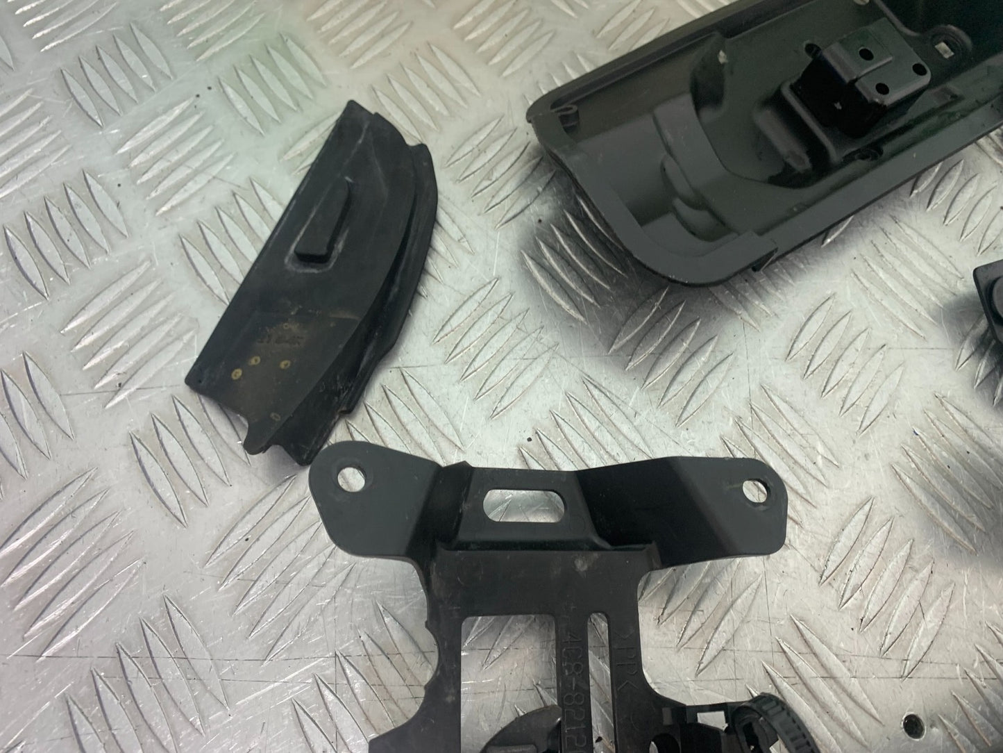 YAMAHA YZF R1 4C8 INFILL PANELS   YEAR 2007-2008 (CMB1237)