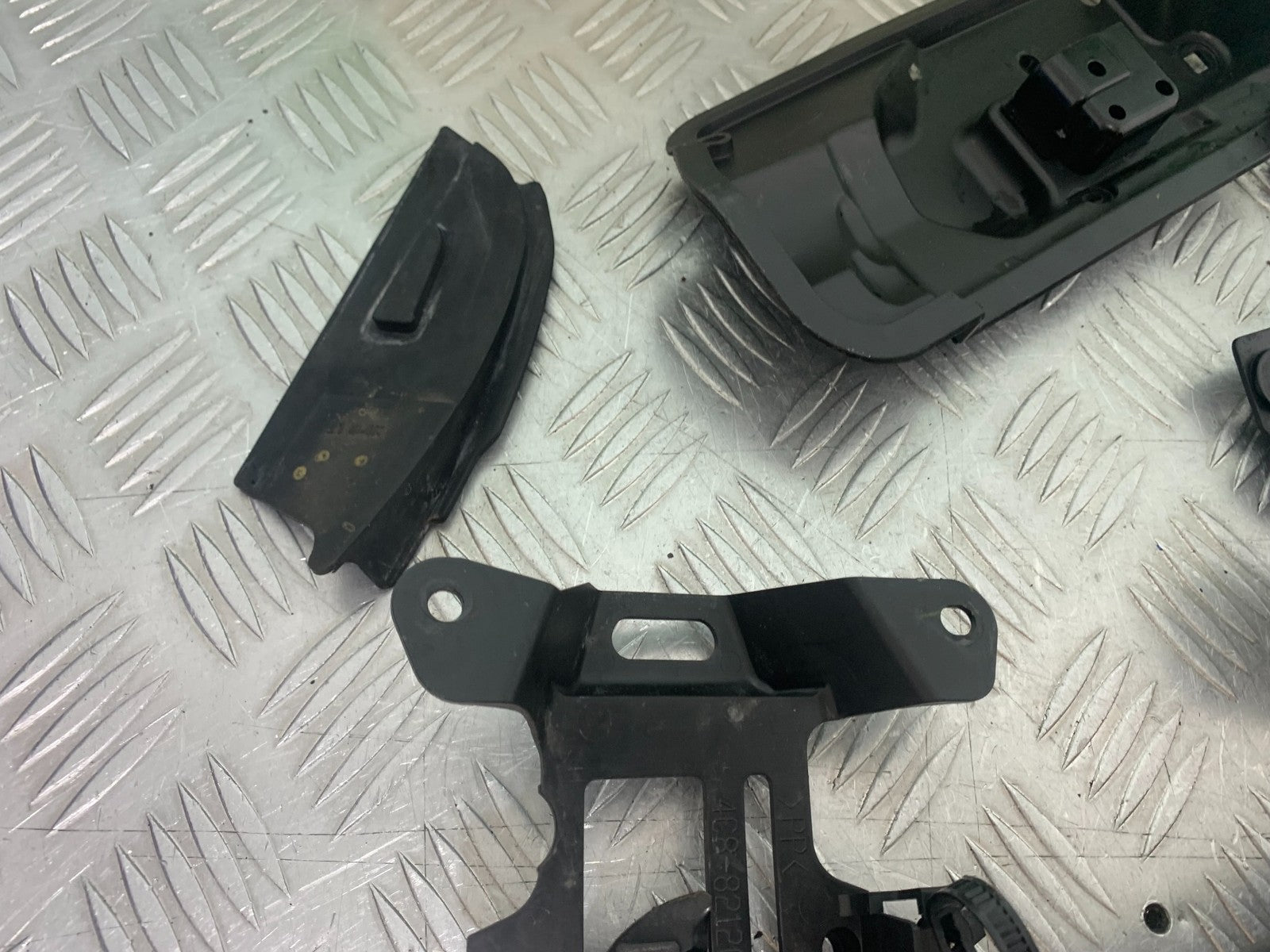 YAMAHA YZF R1 4C8 INFILL PANELS   YEAR 2007-2008 (CMB1237)