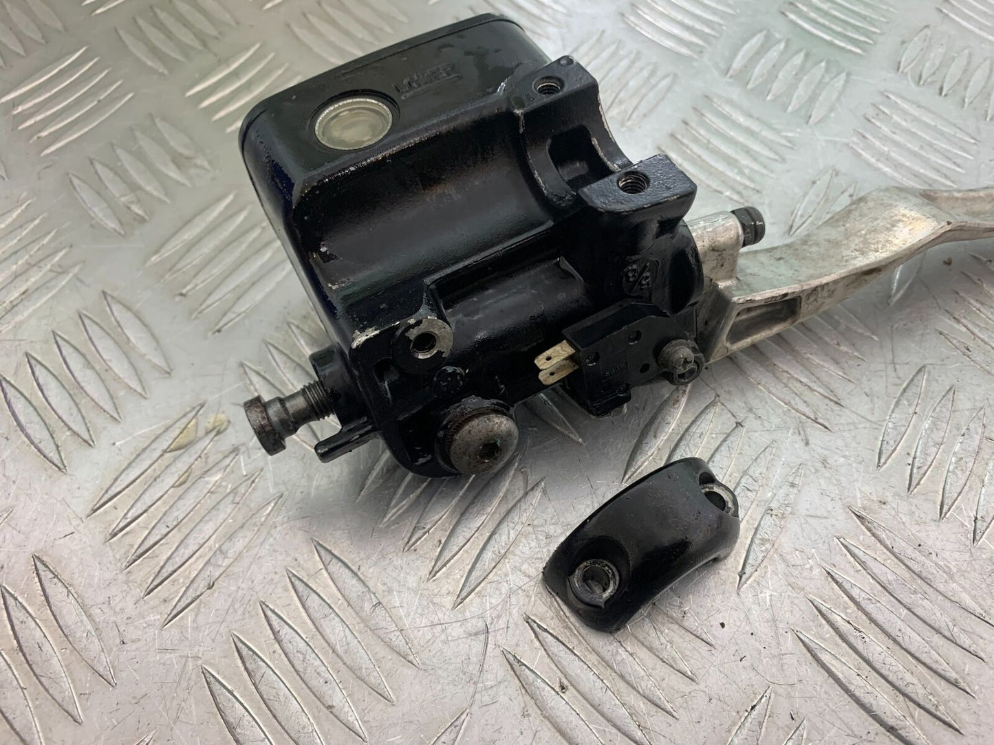 TRIUMPH THUNDERBIRD 1600 FRONT BRAKE MASTER CYLINDER   YEAR 2011 (CMB1107)