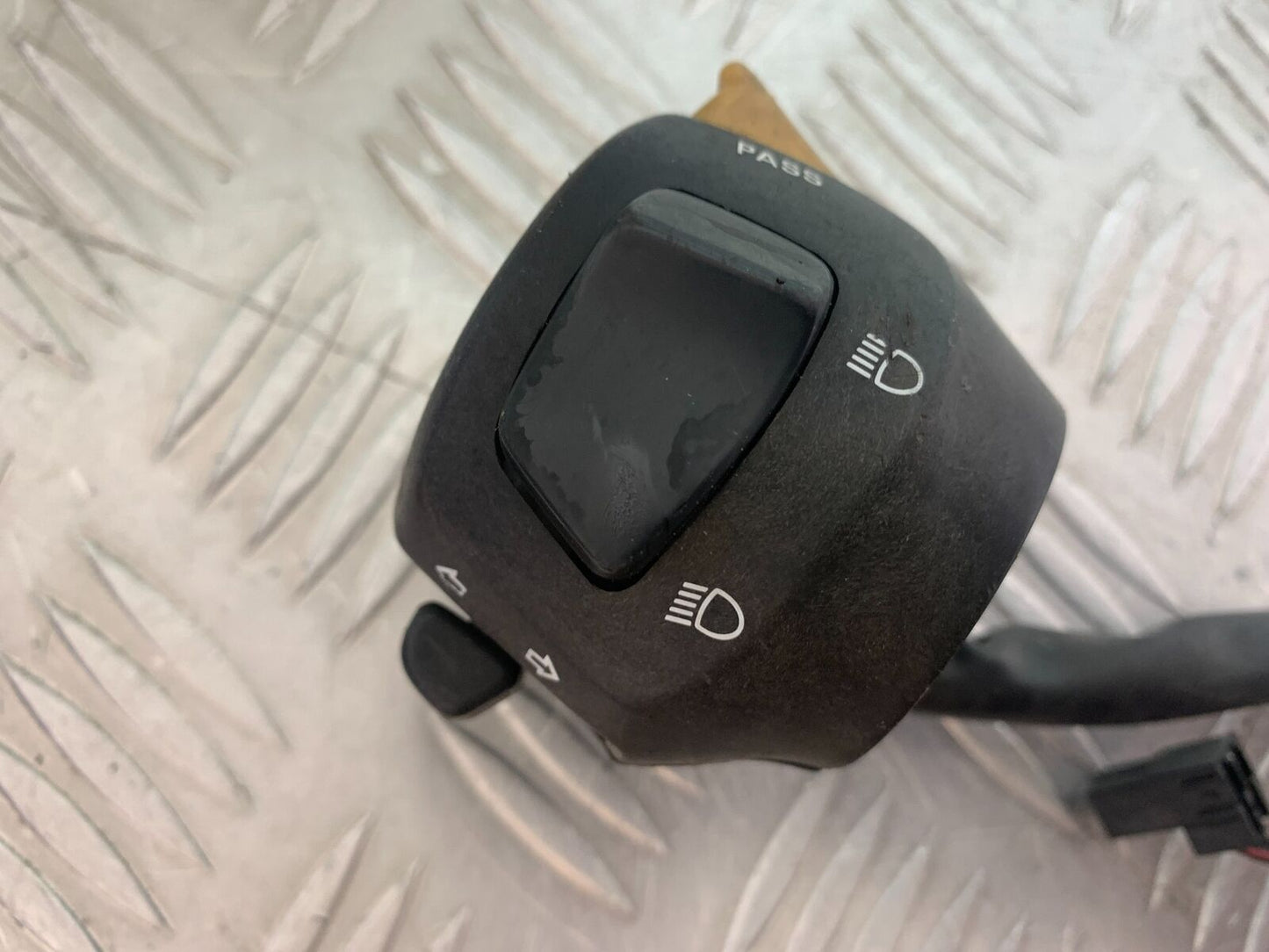 SUZUKI AN 200 UN 200 BURGMAN LEFT SWITCH GEAR   YEAR 2007-09 (CMB1128)