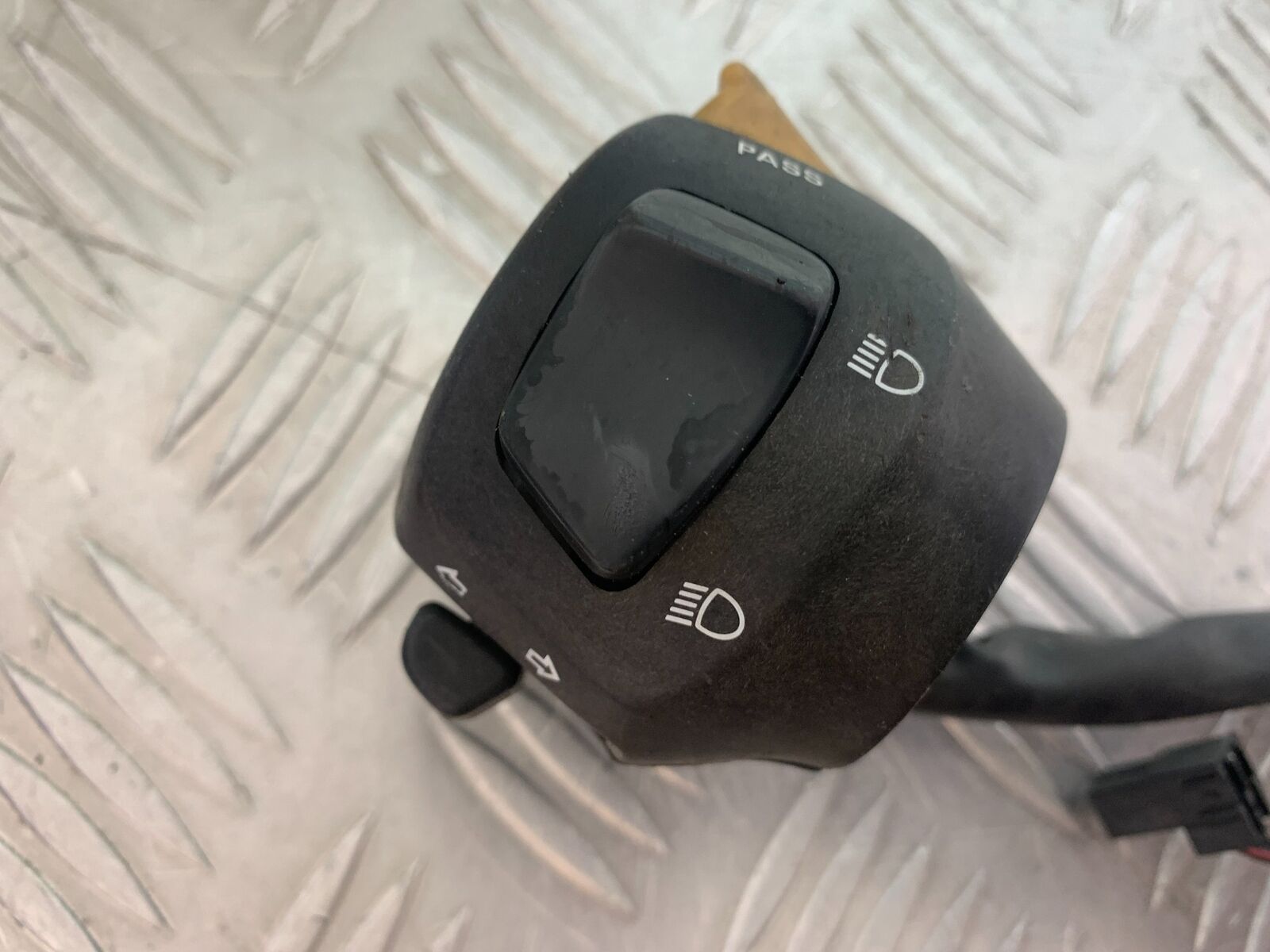 SUZUKI AN 200 UN 200 BURGMAN LEFT SWITCH GEAR   YEAR 2007-09 (CMB1128)