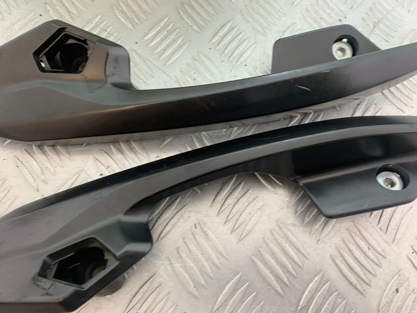 SUZUKI AN400 AN 400 BURGMAN GRAB RAILS YEAR 2017-2024 (CMB1118)