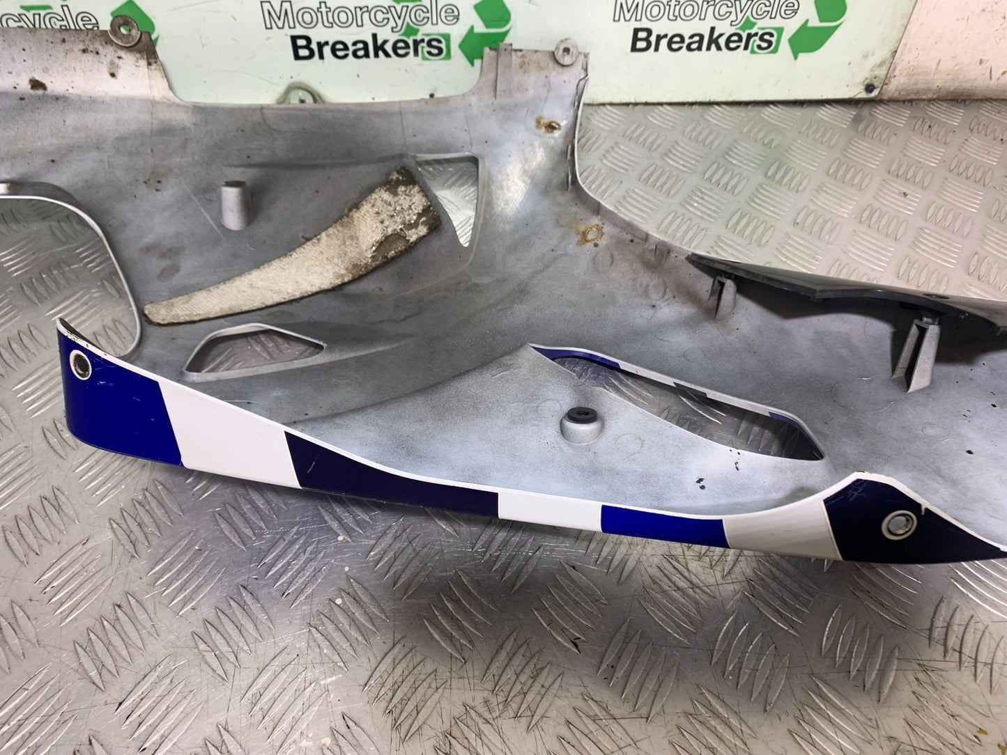 SUZUKI GSXR600 GSXR 600 K1 K2 K3 RIGHT FAIRING PANEL   1999-03 (CMB1284)