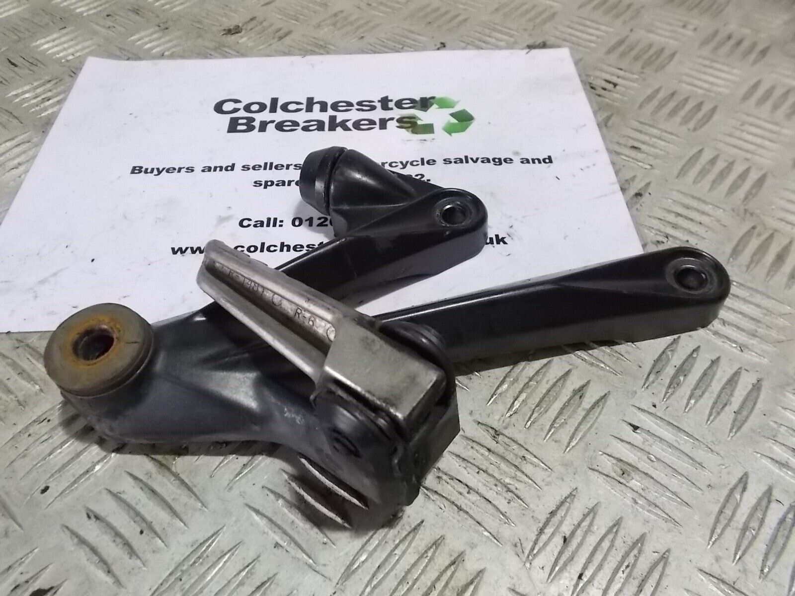 KAWASAKI ZZR1400 ZZR 1400 ZX14 ZX-14 RIGHT REAR HANGER AND PEG YEAR 2007