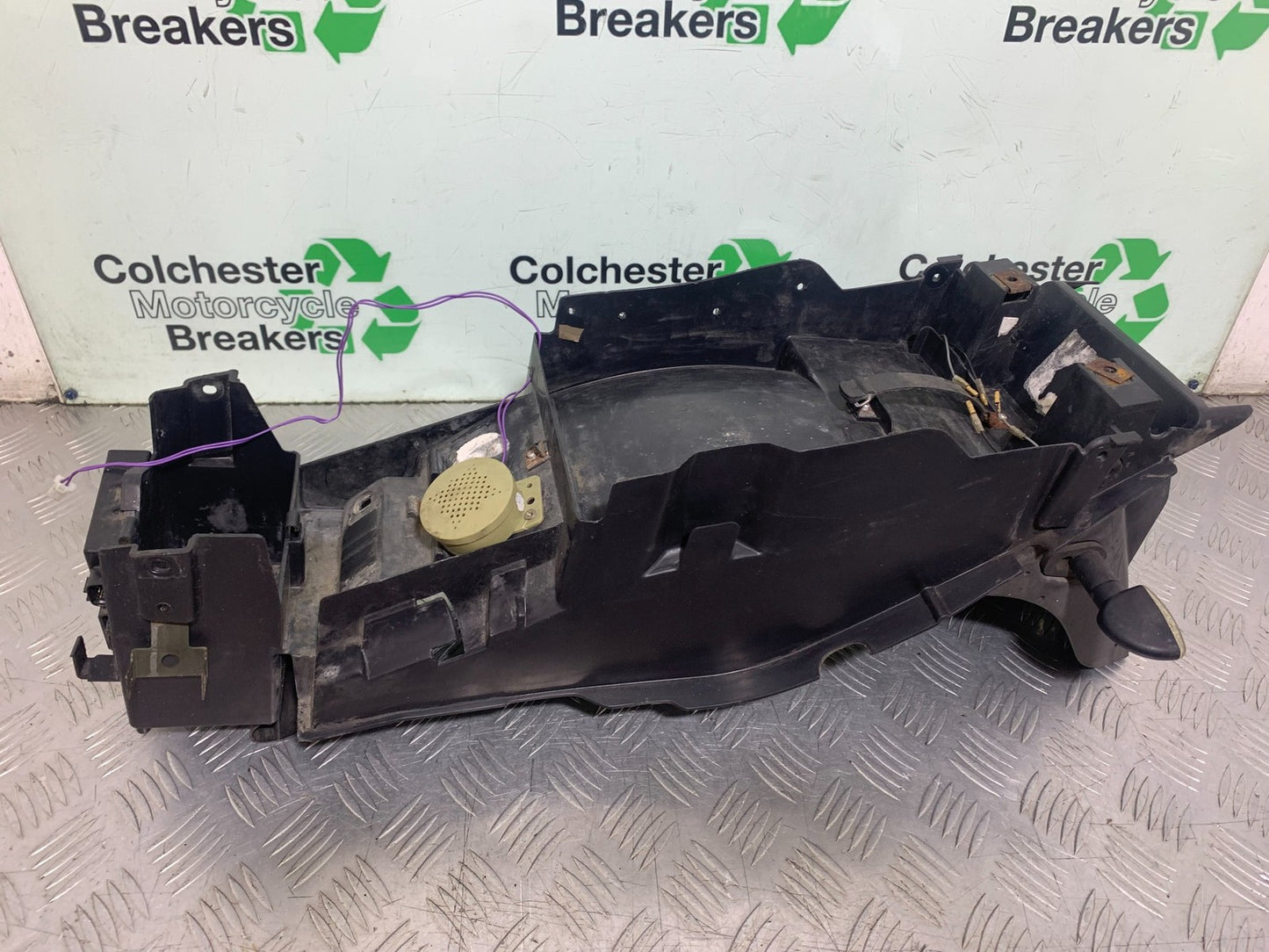 YAMAHA YZF1000 THUNDERACE UNDERTRAY YEAR 1997-2000 (CMB1204)