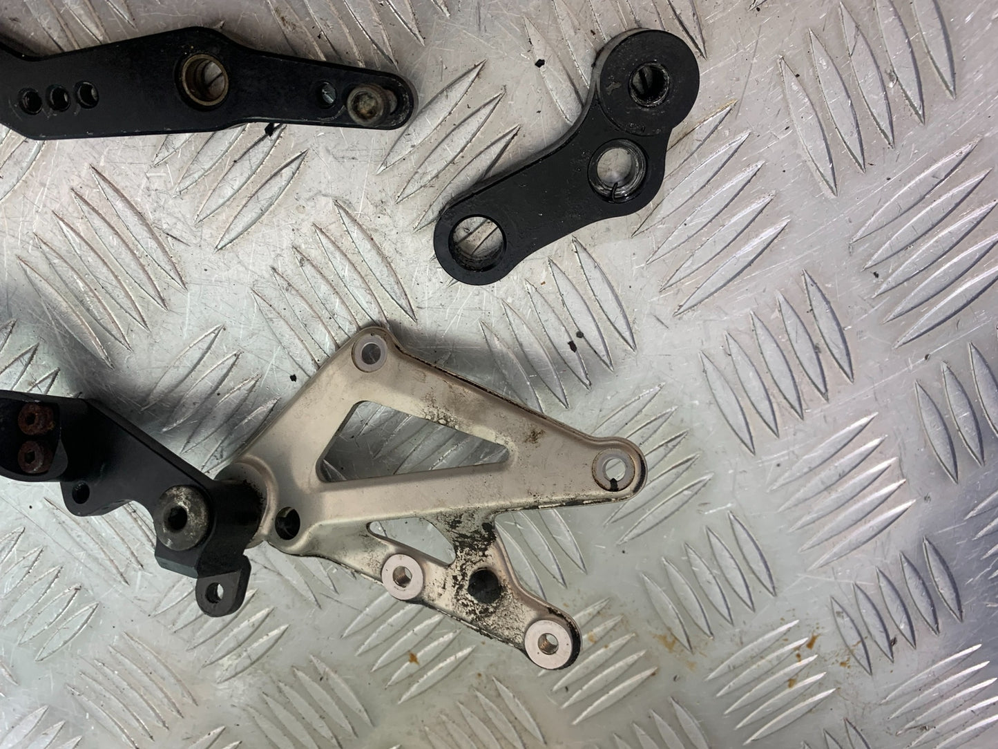 MV AGUSTA 800 F3 LEFT AND RIGHT FRONT HANGERS   YEAR 2013-2016 (CMB1152)