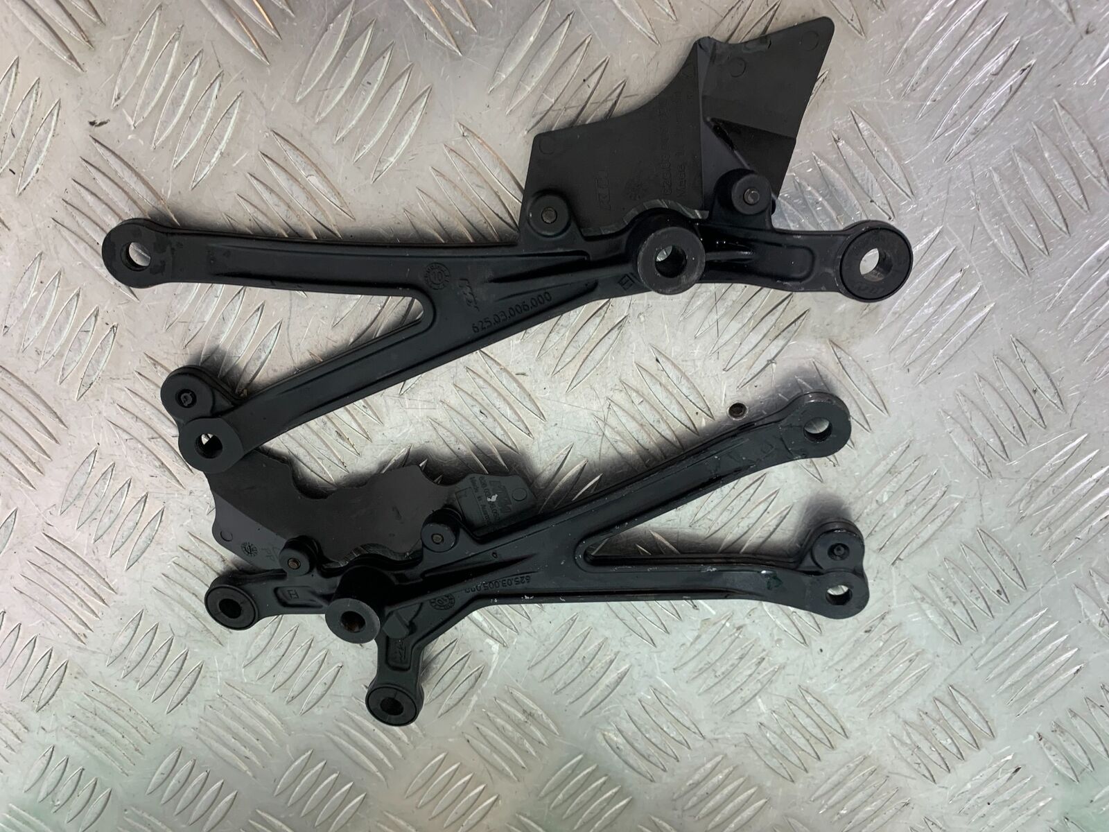 KTM 990 SUPERMOTO T ENGINE BRACKETS  YEAR 2010-2011  (CMB1067)