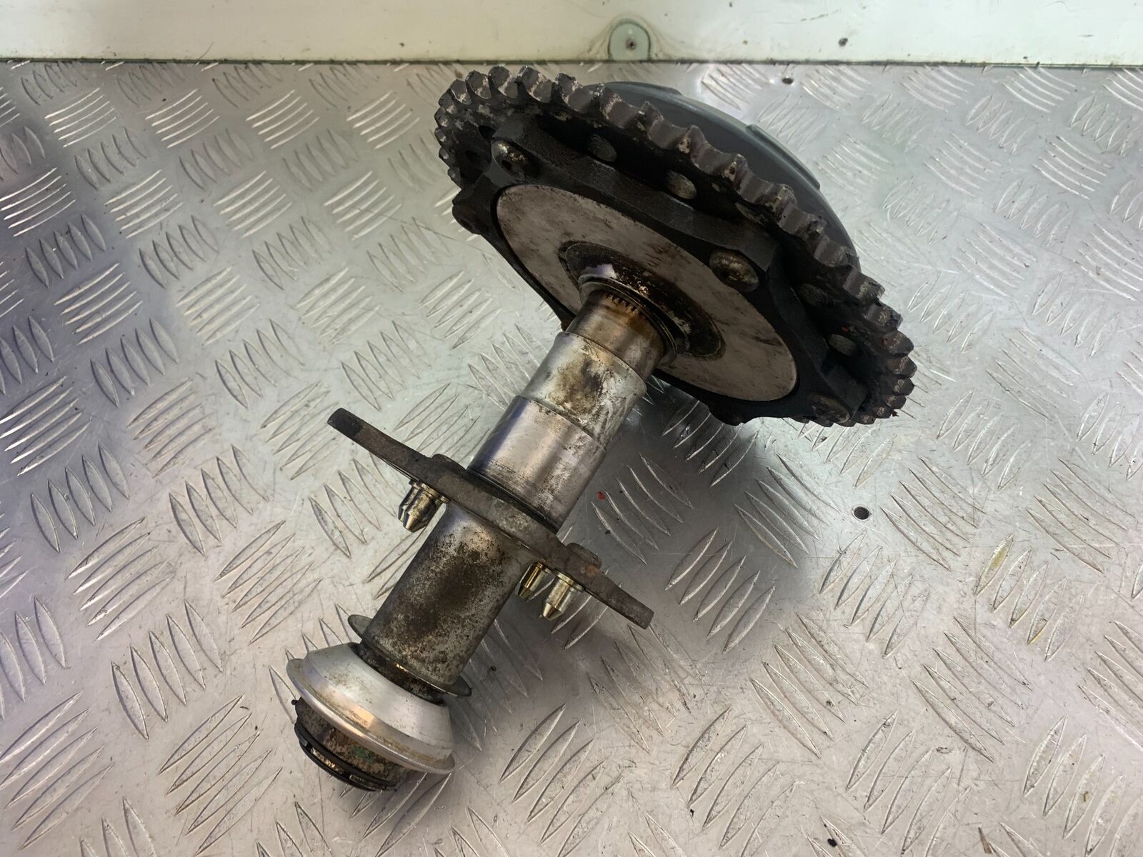 TRIUMPH 955i SPRINT ST REAR BRAKE HUB  YEAR 1999-2004 (CMB1124)