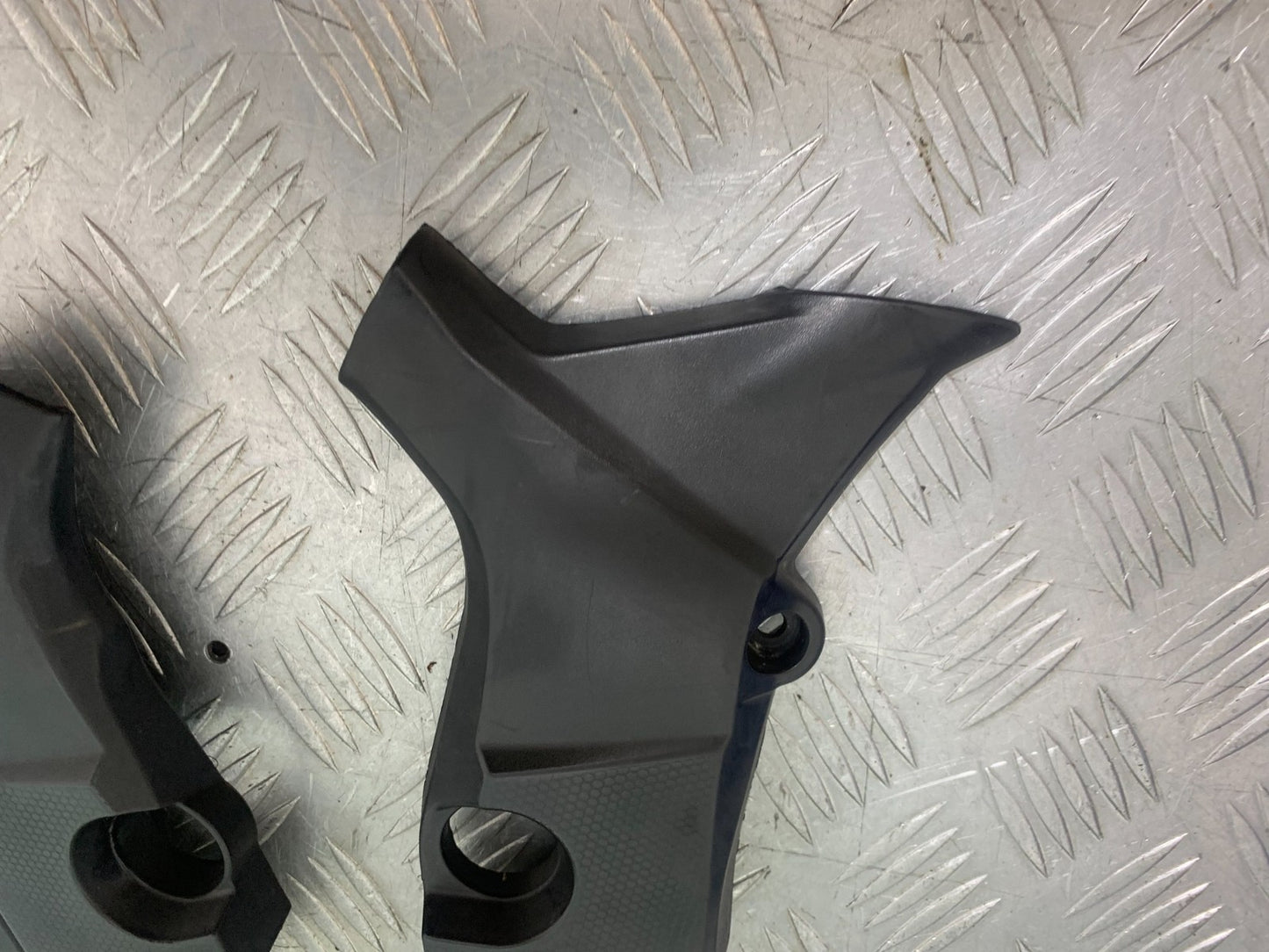 BENELLI BN125 BN 125 LEFT AND RIGHT FRAME COVERS  YEAR 2018-2021 (CMB1194)