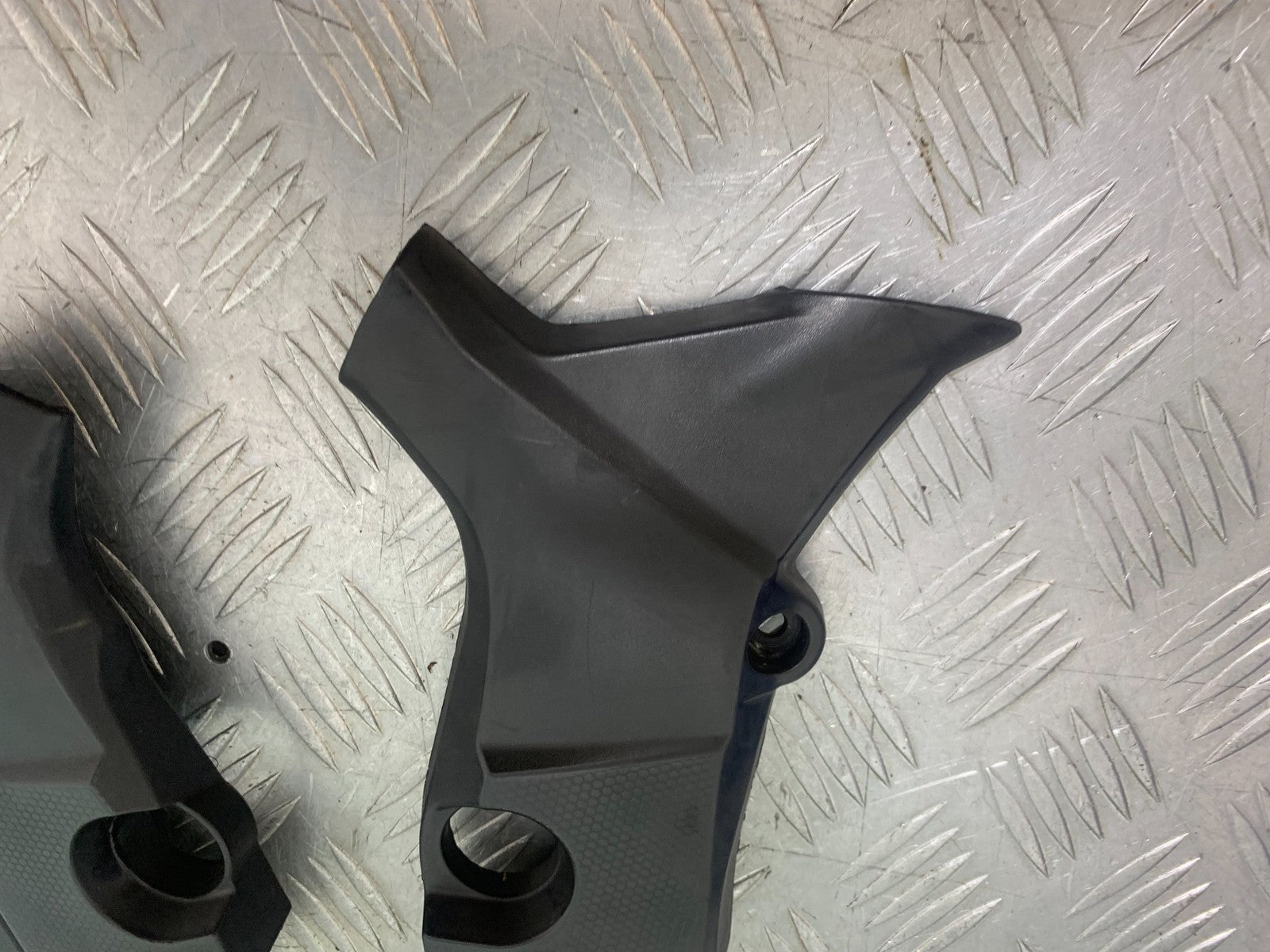 BENELLI BN125 BN 125 LEFT AND RIGHT FRAME COVERS  YEAR 2018-2021 (CMB1194)
