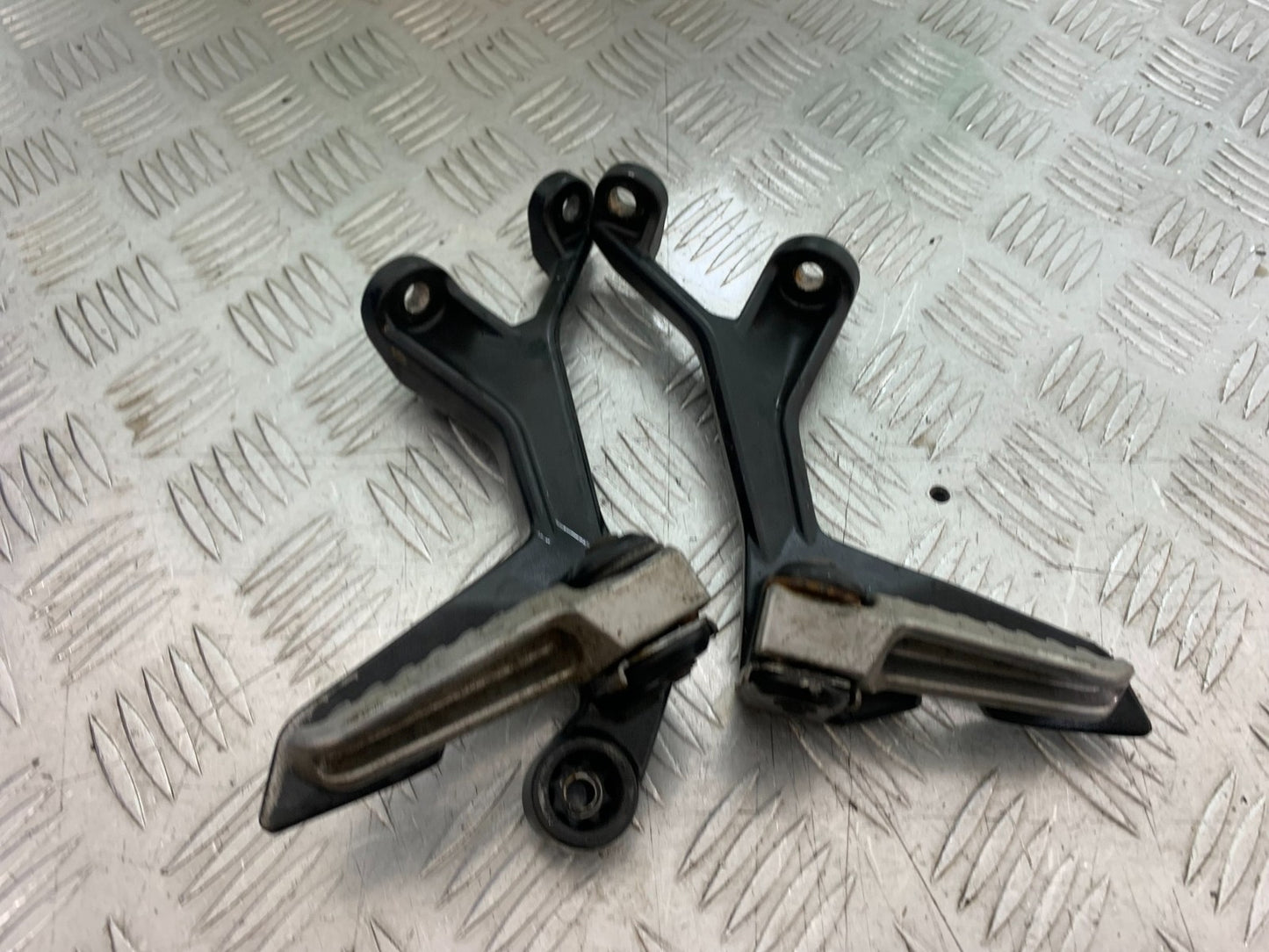 KAWASAKI NINJA 400 EX 400 REAR HANGER AND PEGS  YEAR 2018-2022 (CMB1278)