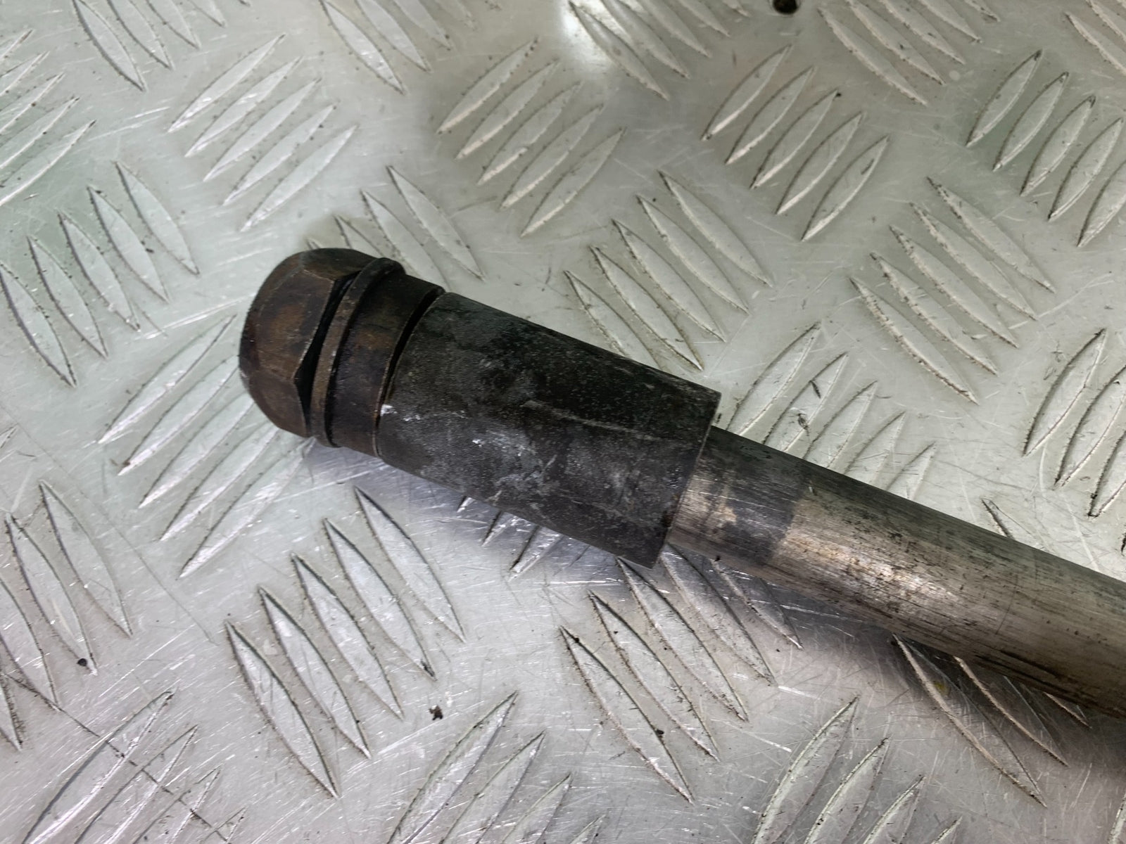 HARLEY DAVIDSON FXS BLACKLINE 1585 REAR WHEEL SPINDLE YEAR 2012 (CMB1147)