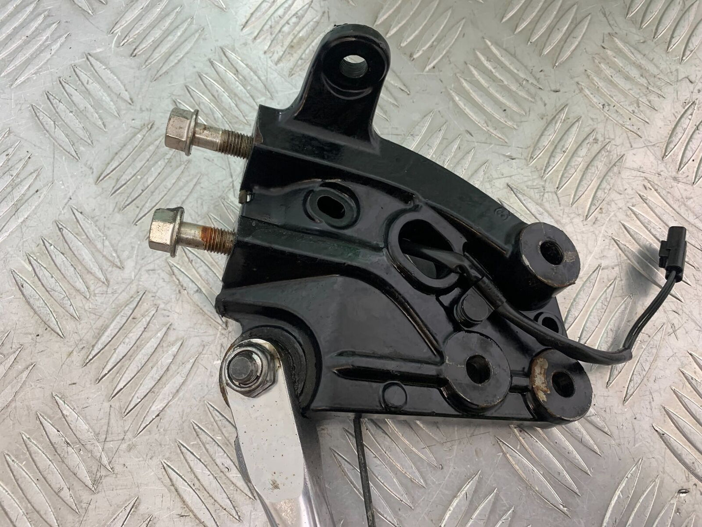 TRIUMPH THUNDERBIRD 1600 SIDE STAND AND BRACKET YEAR 2011 (CMB1107)