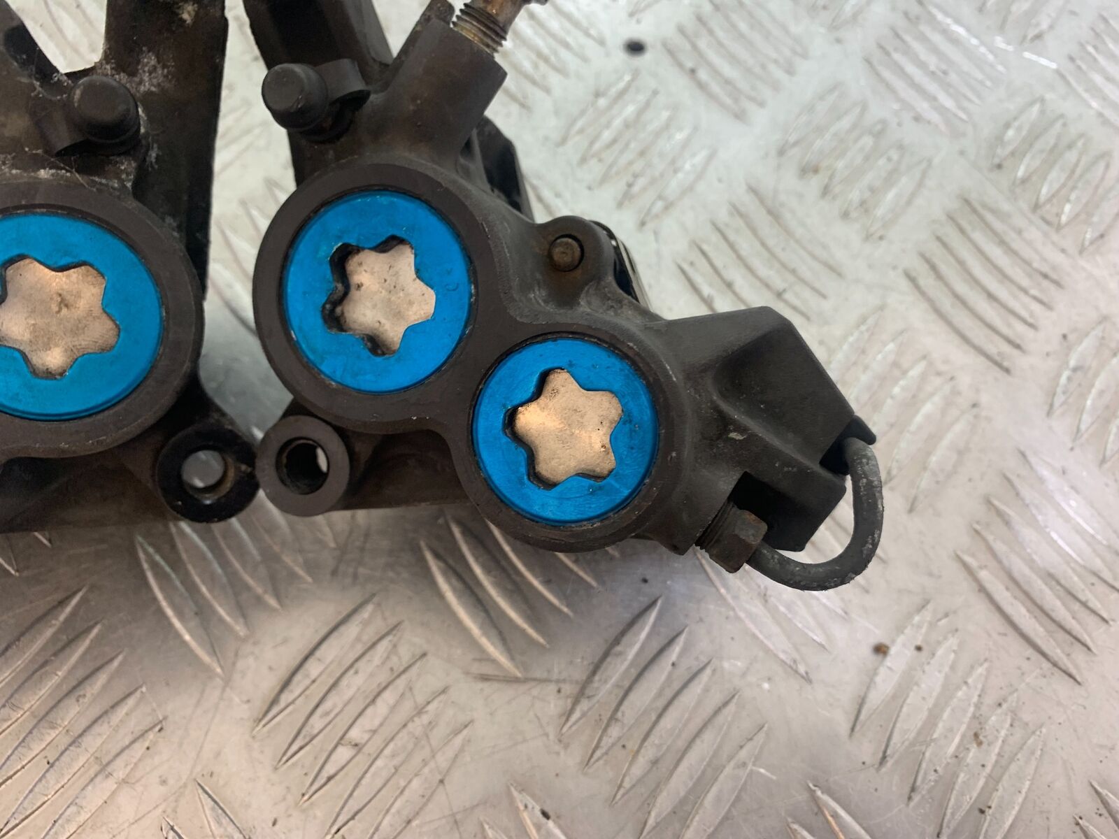 YAMAHA YZF600 YZF 600 THUNDERCAT FRONT BRAKE CALIPERS 1996-2003 (CMB1134)