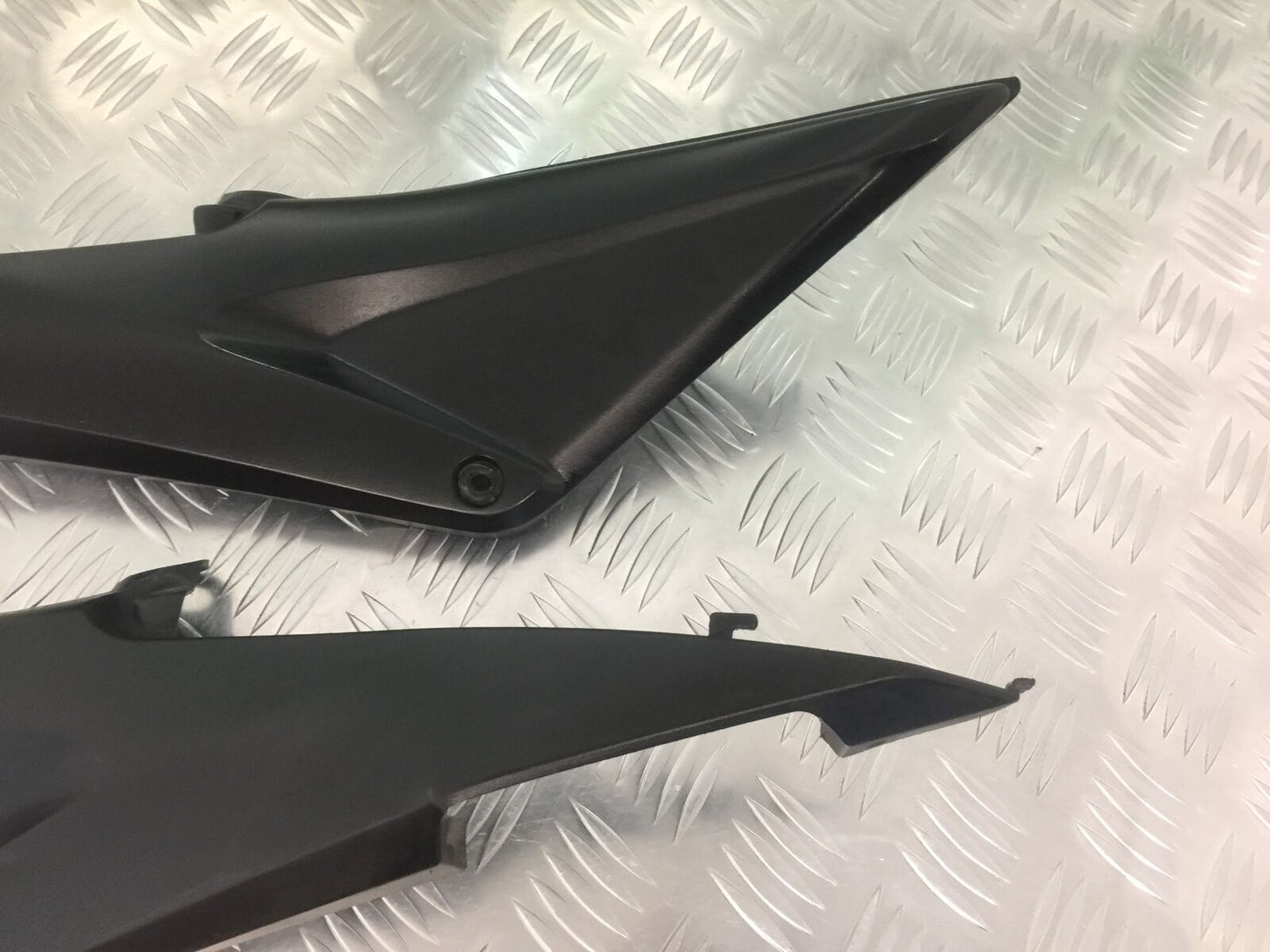 HONDA CBR600 RR LEFT & RIGHT SIDE INFILLS  YEAR 2005-2006 (STOCK 933)