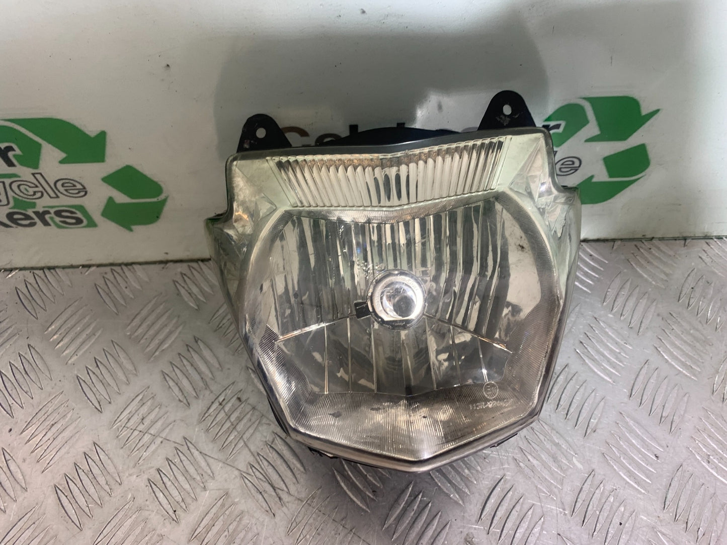 YAMAHA YBR125 YBR 125 HEADLIGHT   YEAR 2010-2017 (CMB1163)